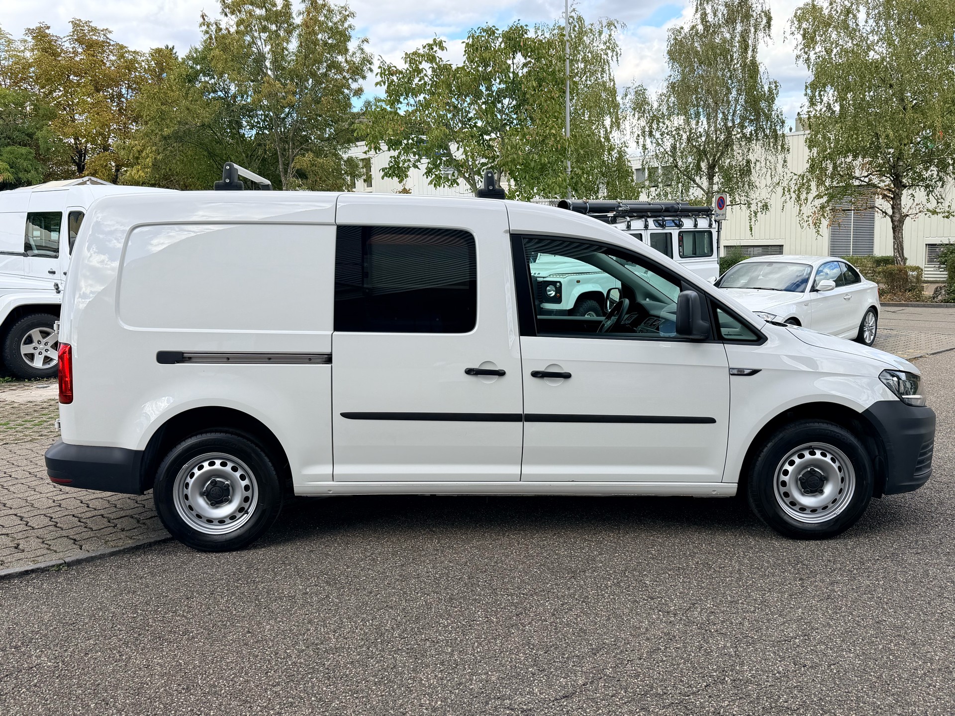 VW Caddy Maxi 1.0TSI BlueMotion Technology-image-1