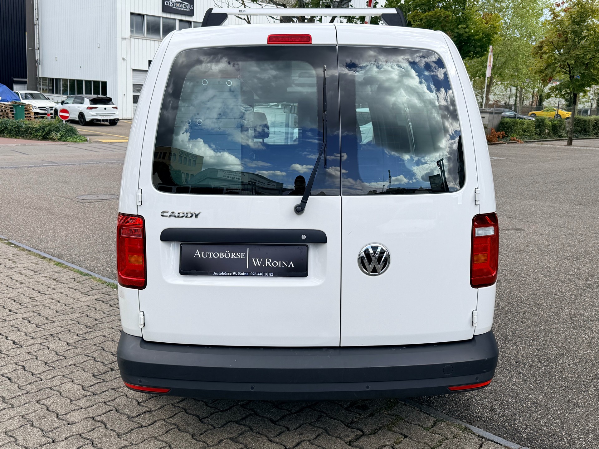 VW Caddy Maxi 1.0TSI BlueMotion Technology-image-3