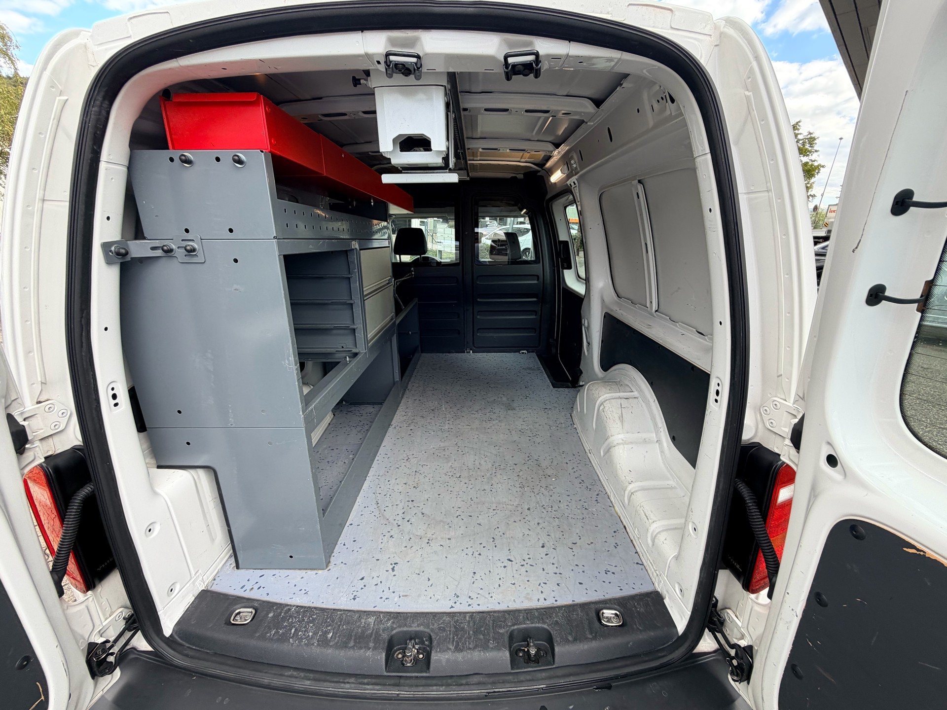 VW Caddy Maxi 1.0TSI BlueMotion Technology-image-11