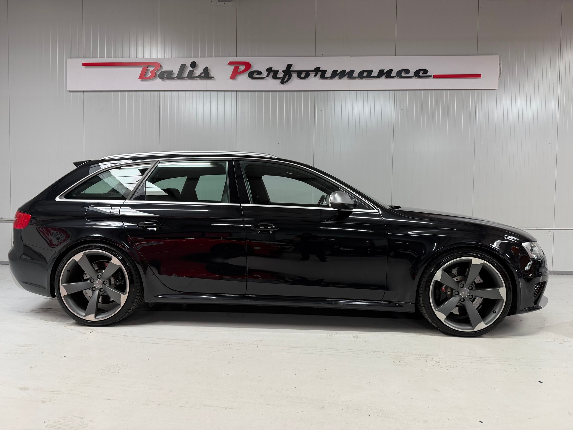 AUDI RS4 Avant 4.2 FSI V8 quattro S-tronic-image-1