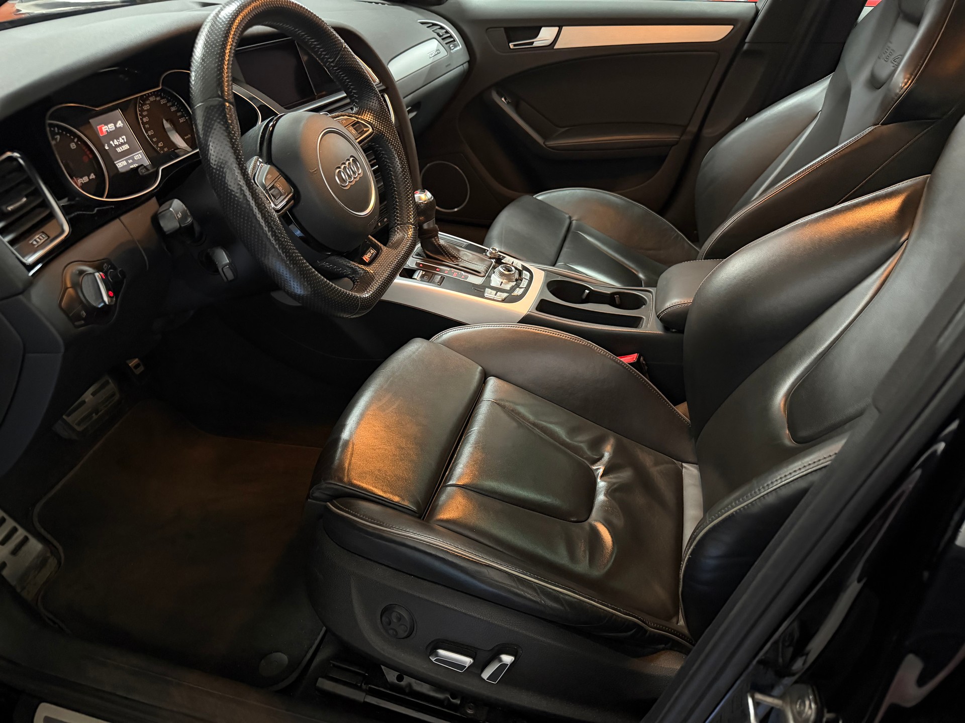 AUDI RS4 Avant 4.2 FSI V8 quattro S-tronic-image-9