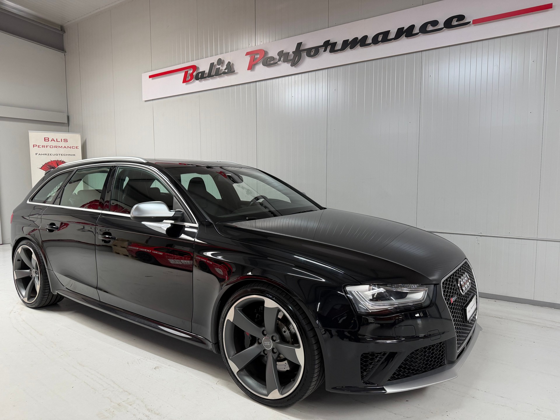 AUDI RS4 Avant 4.2 FSI V8 quattro S-tronic-image-0