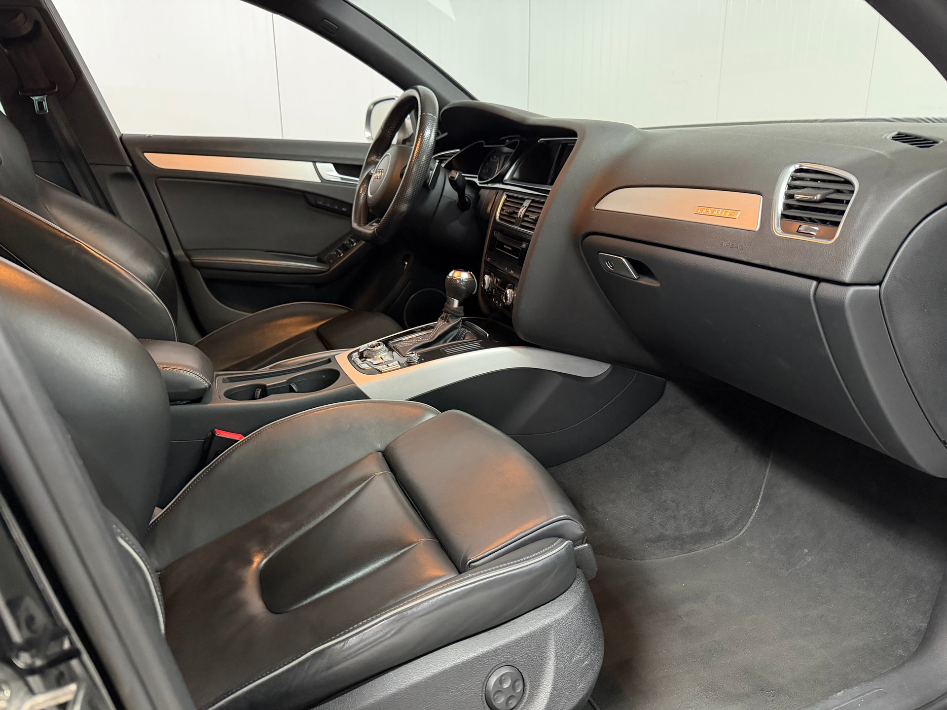 AUDI RS4 Avant 4.2 FSI V8 quattro S-tronic-image-10