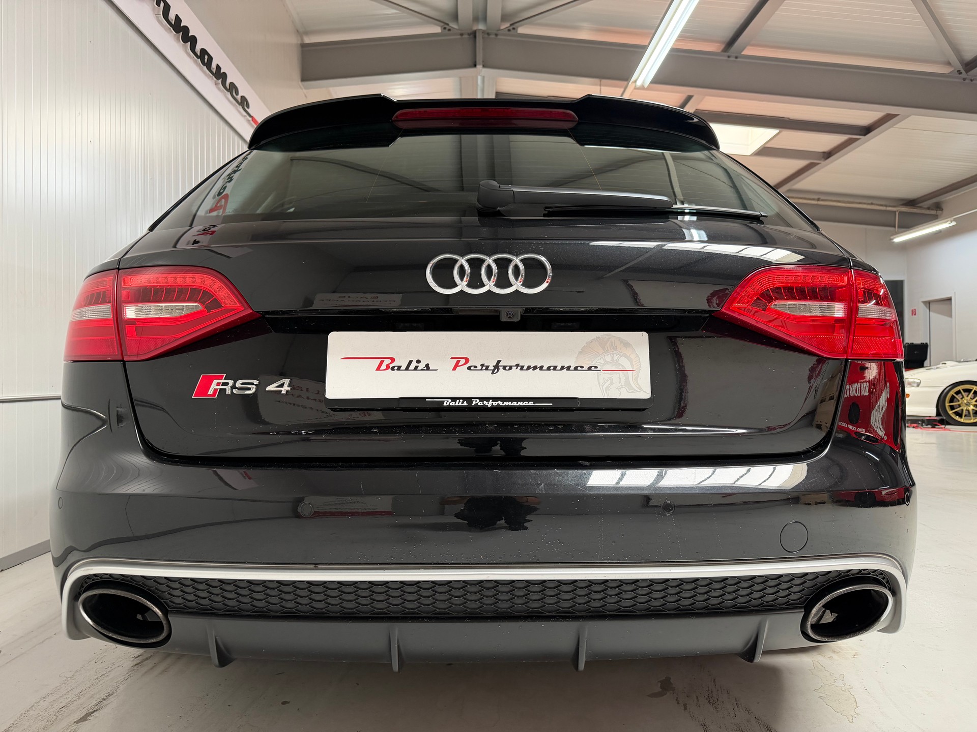 AUDI RS4 Avant 4.2 FSI V8 quattro S-tronic-image-4
