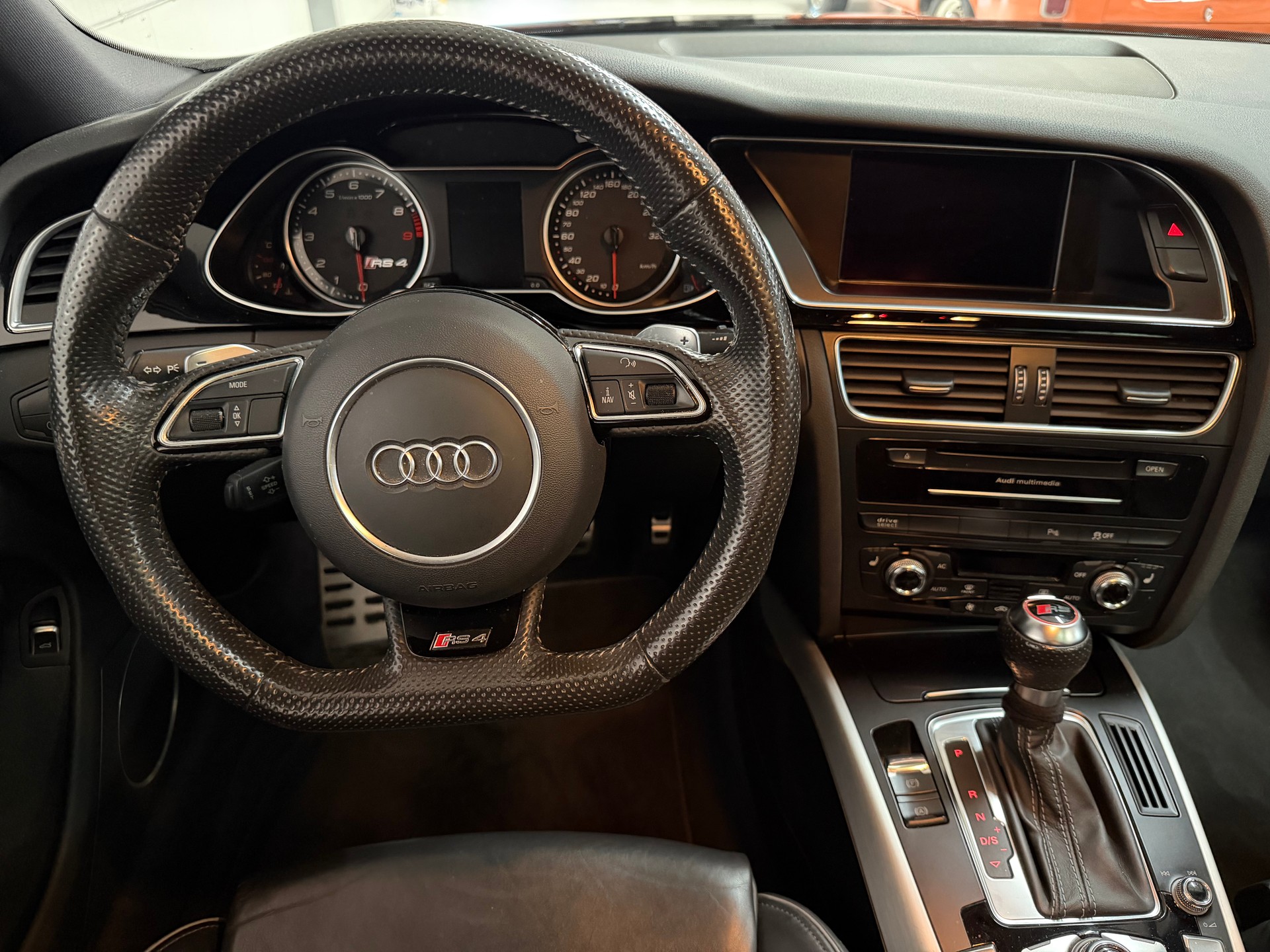 AUDI RS4 Avant 4.2 FSI V8 quattro S-tronic-image-8