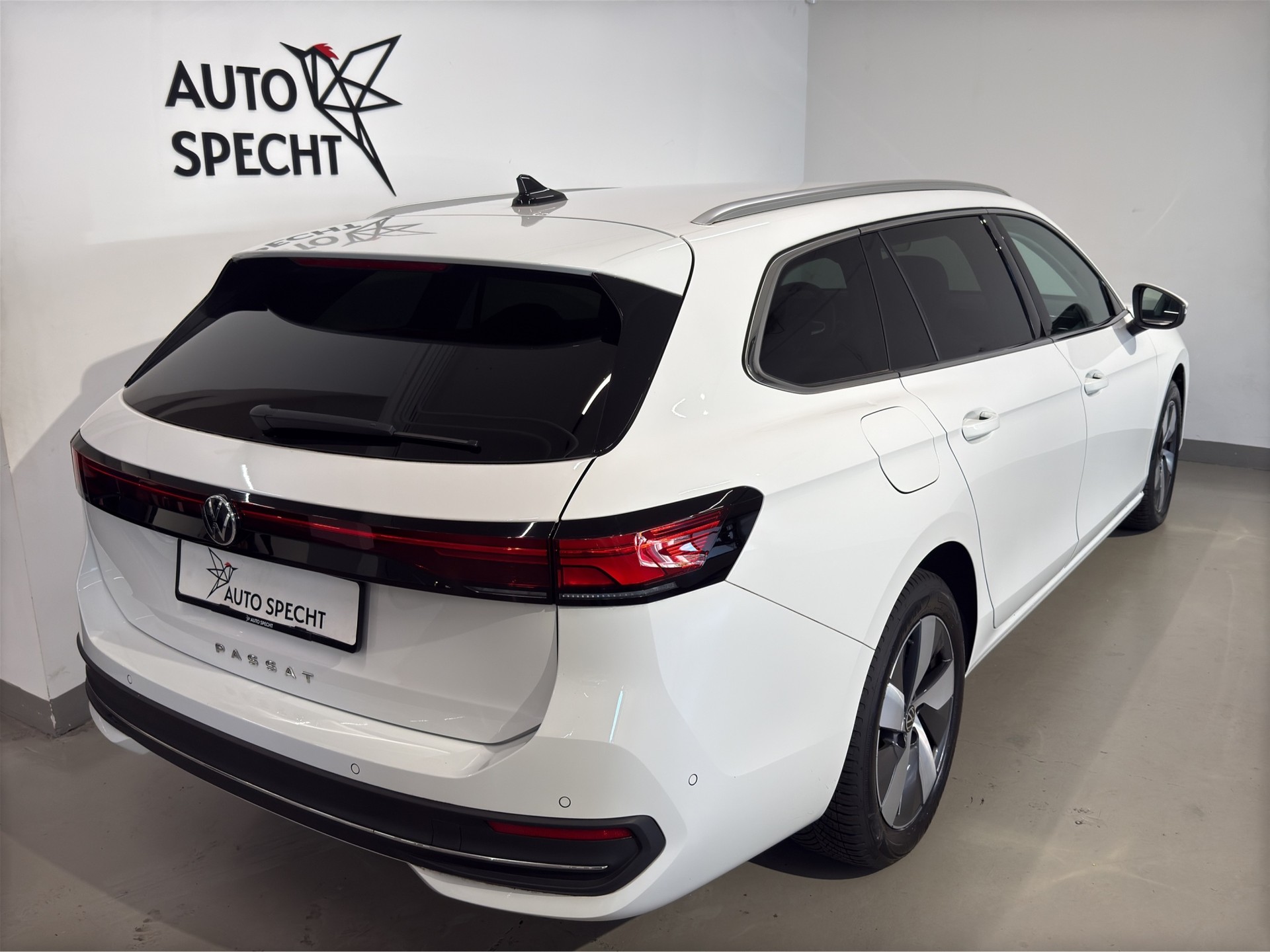 VW Passat Variant 2.0 TDI evo Business DSG-image-4
