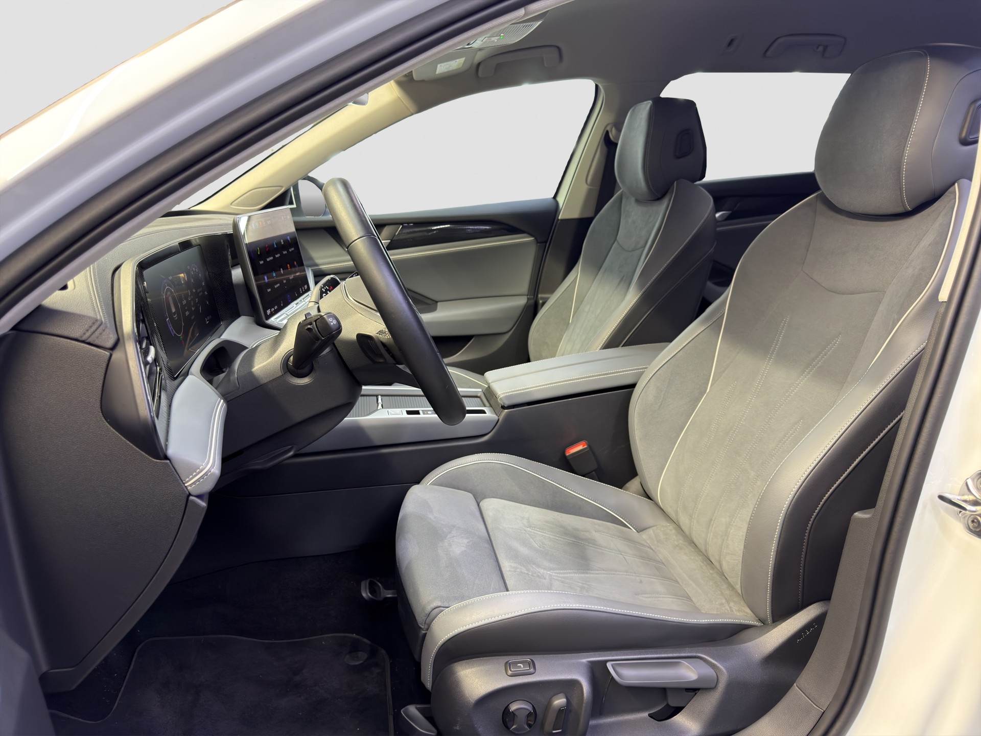 VW Passat Variant 2.0 TDI evo Business DSG-image-11