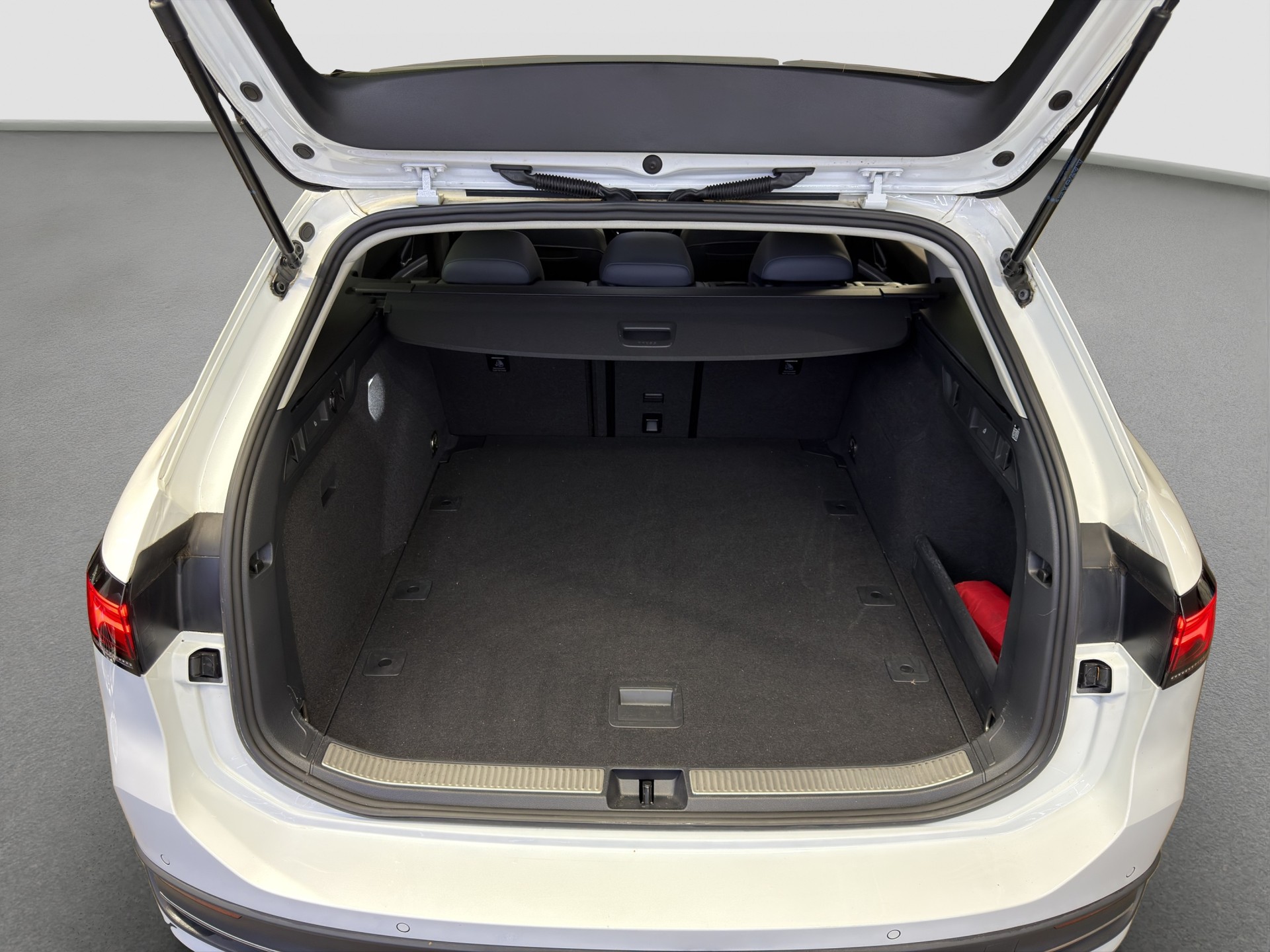 VW Passat Variant 2.0 TDI evo Business DSG-image-29