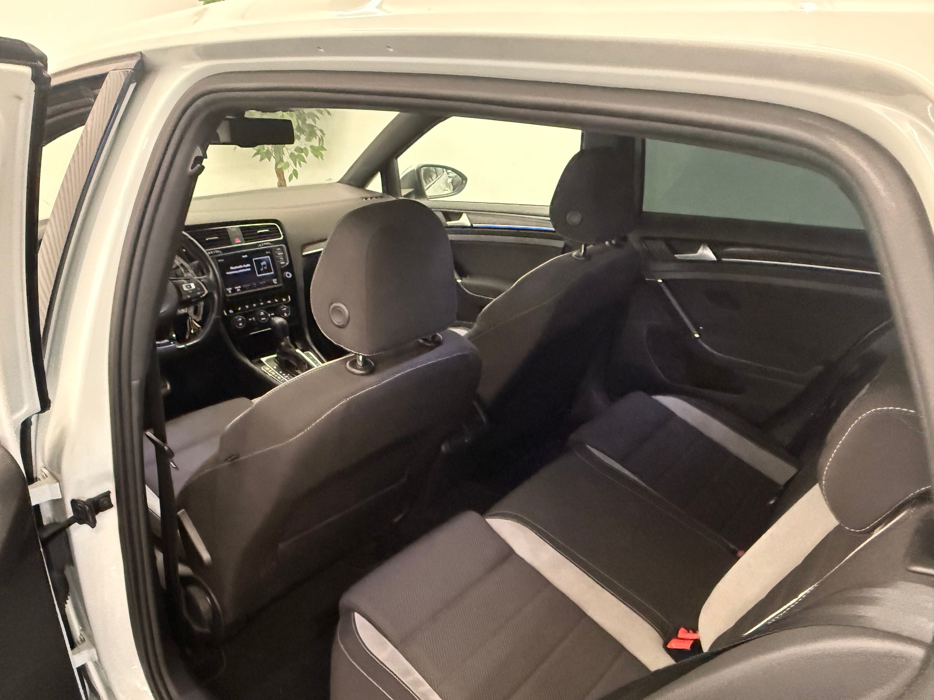 VW Golf 2.0 TSI R 4Motion DSG-image-12