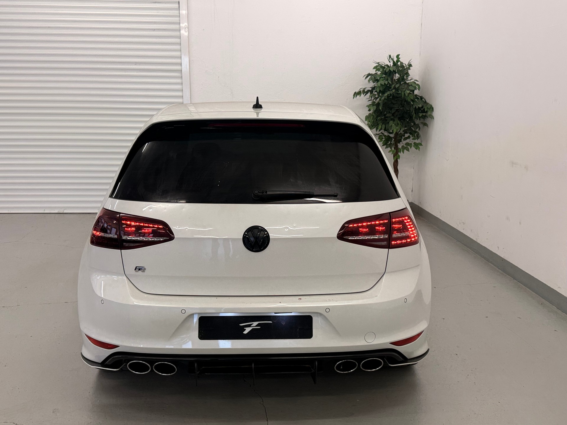 VW Golf 2.0 TSI R 4Motion DSG-image-6
