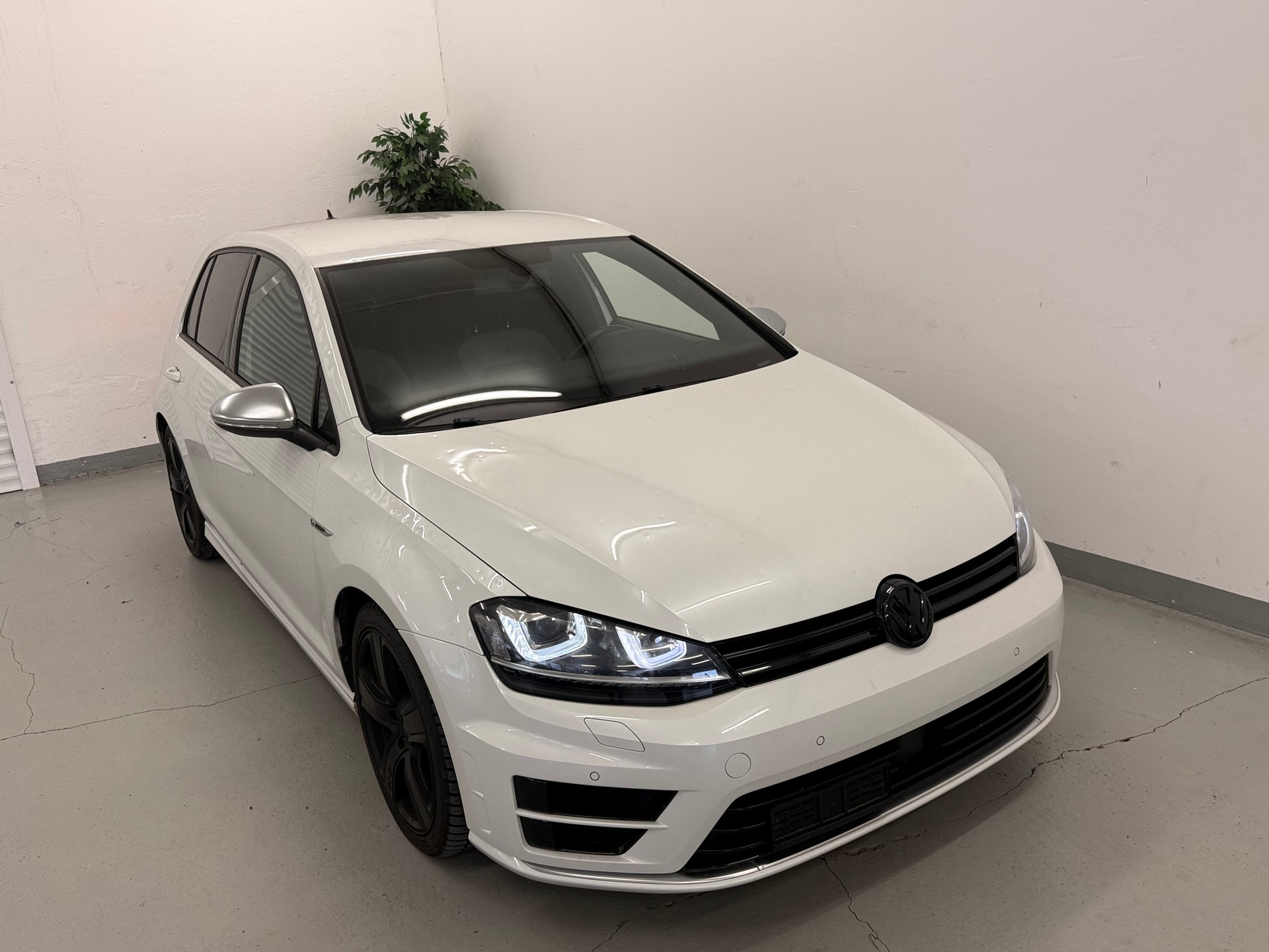 VW Golf 2.0 TSI R 4Motion DSG-image-0