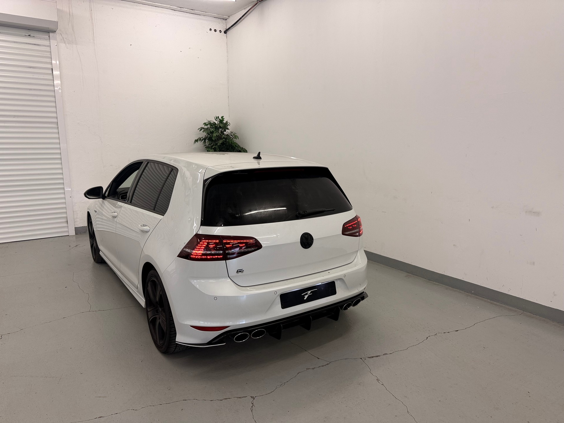 VW Golf 2.0 TSI R 4Motion DSG-image-7