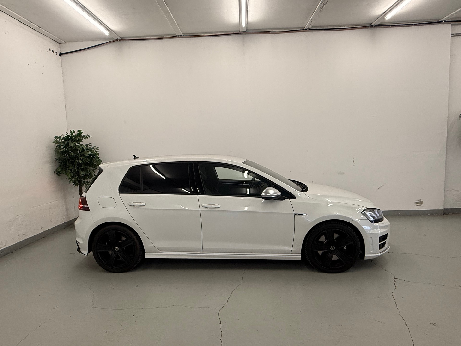 VW Golf 2.0 TSI R 4Motion DSG-image-3