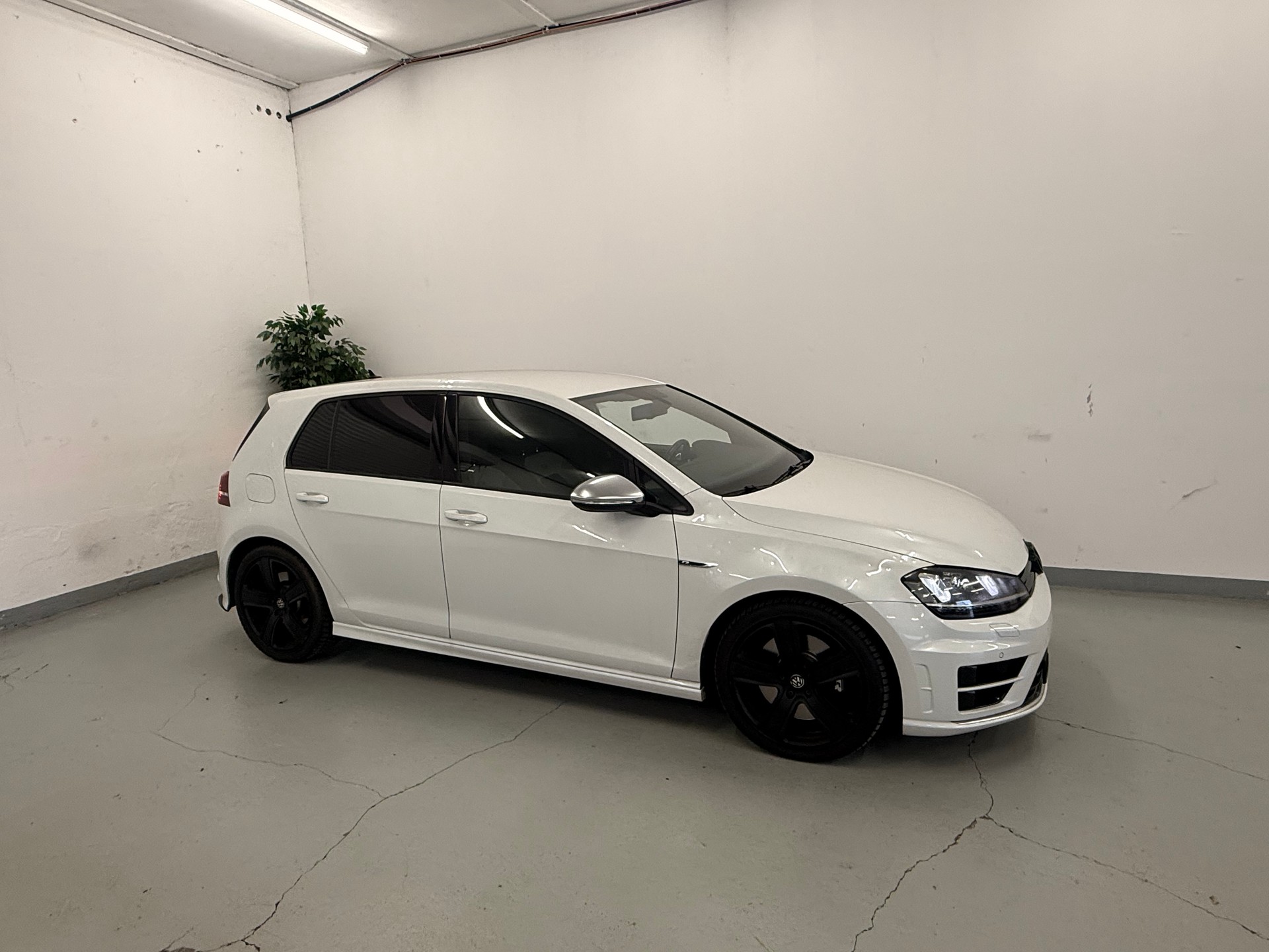 VW Golf 2.0 TSI R 4Motion DSG-image-2