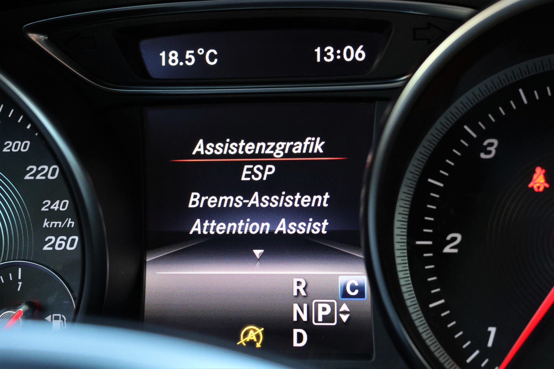 MERCEDES-BENZ GLA 200 d Swiss Star Edition Urban 4Matic 7G-DCT (CH)-image-26