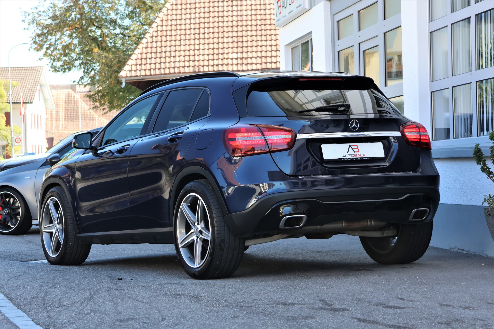 MERCEDES-BENZ GLA 200 d Swiss Star Edition Urban 4Matic 7G-DCT (CH)-showroom-element-2