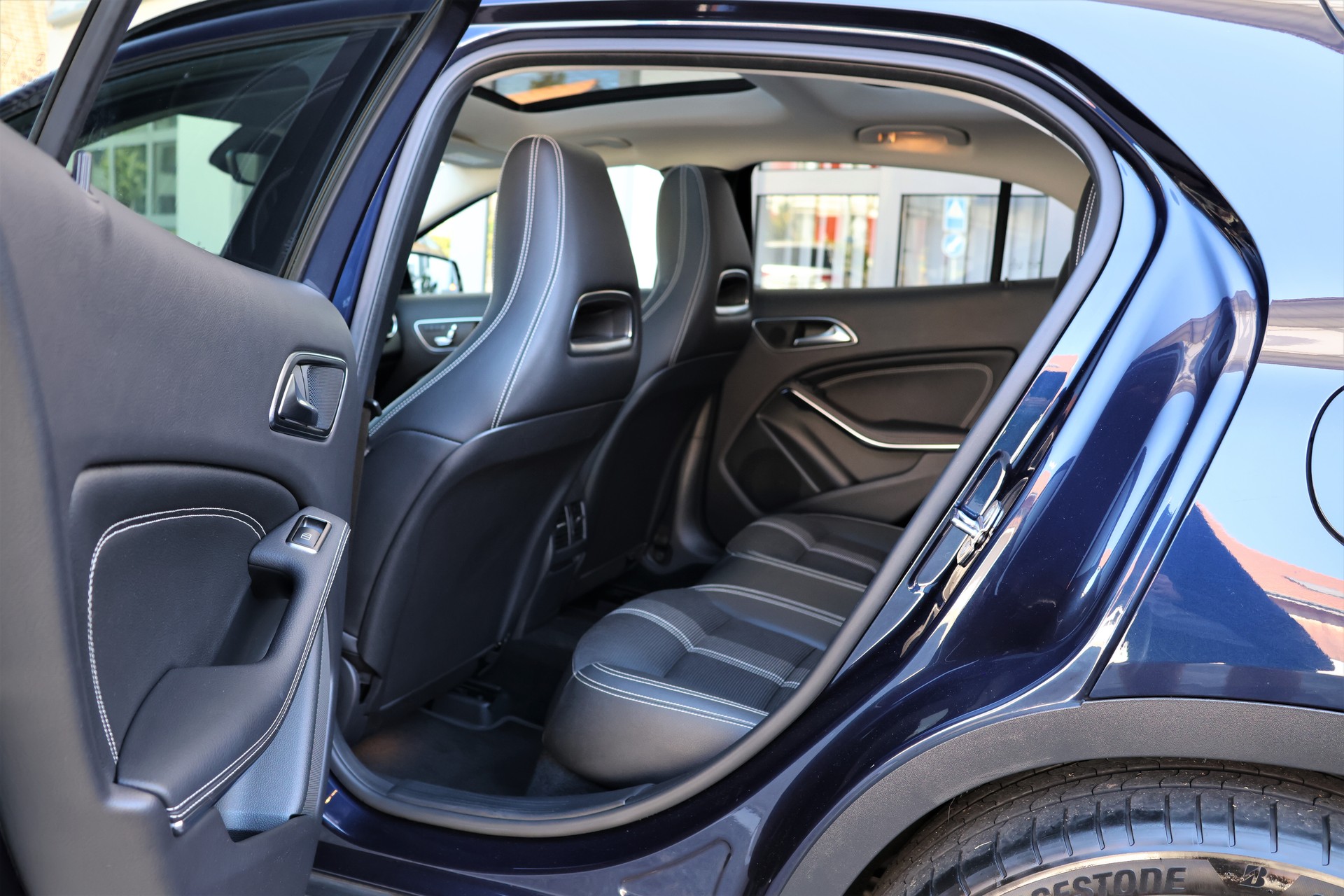 MERCEDES-BENZ GLA 200 d Swiss Star Edition Urban 4Matic 7G-DCT (CH)-image-13