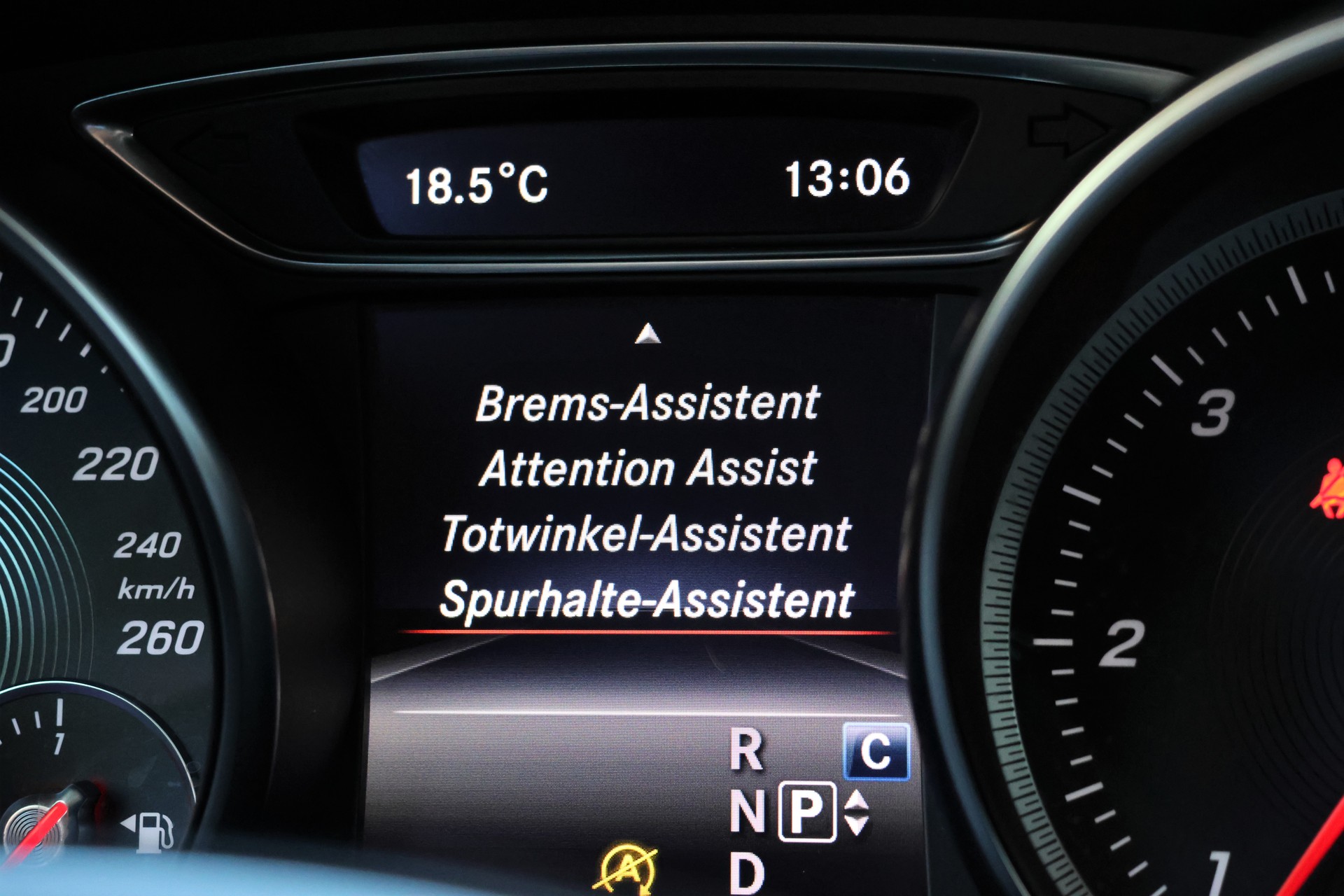 MERCEDES-BENZ GLA 200 d Swiss Star Edition Urban 4Matic 7G-DCT (CH)-image-27