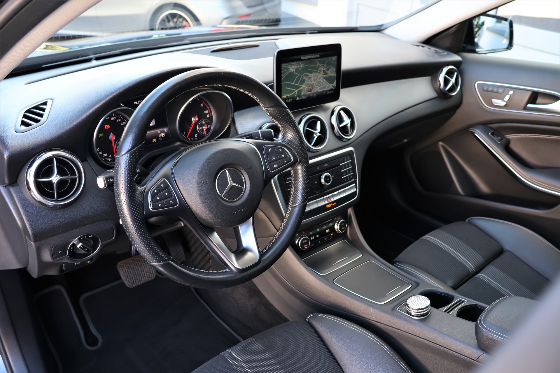 MERCEDES-BENZ GLA 200 d Swiss Star Edition Urban 4Matic 7G-DCT (CH)-image-10