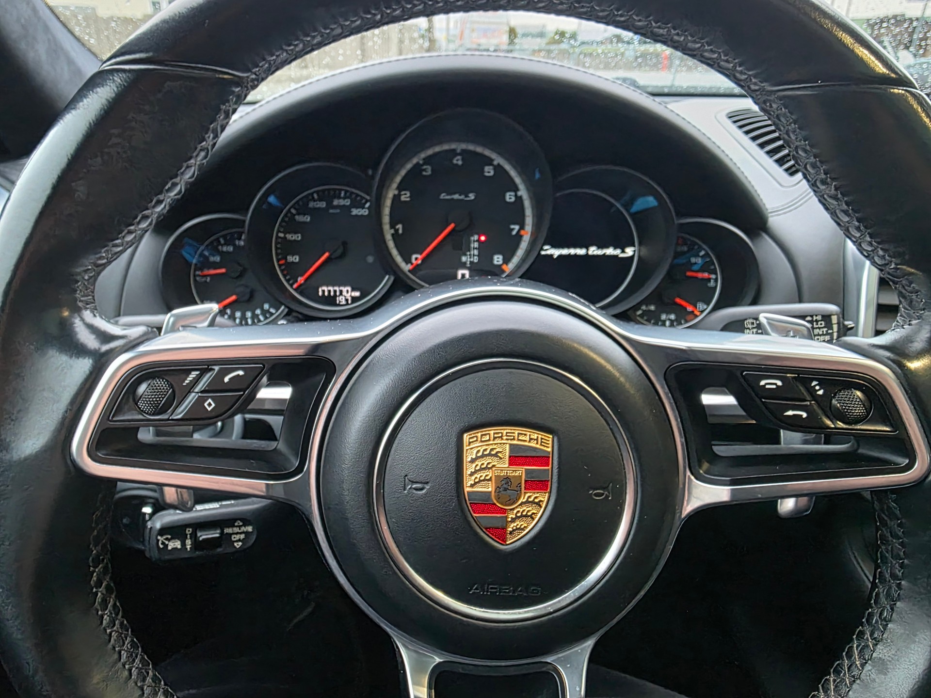 PORSCHE Cayenne Turbo S-image-9