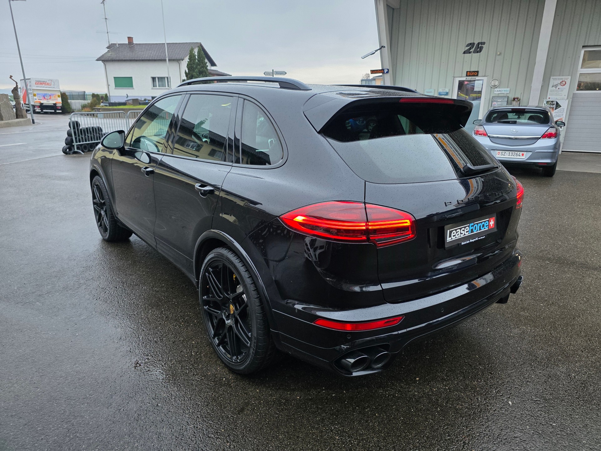 PORSCHE Cayenne Turbo S-image-6