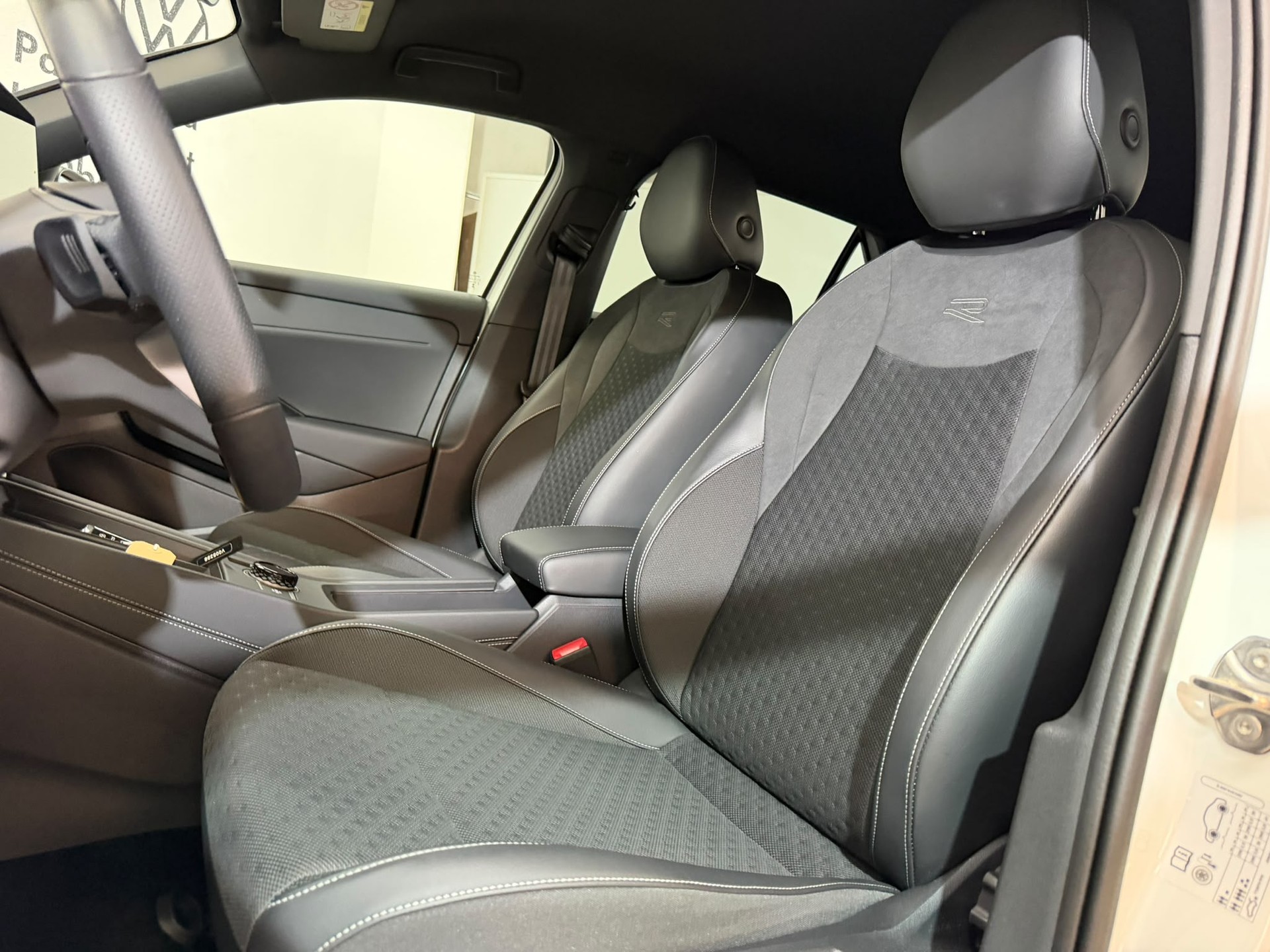 VW T-Roc 1.5 eTSI mHEV R-Line DSG-image-5