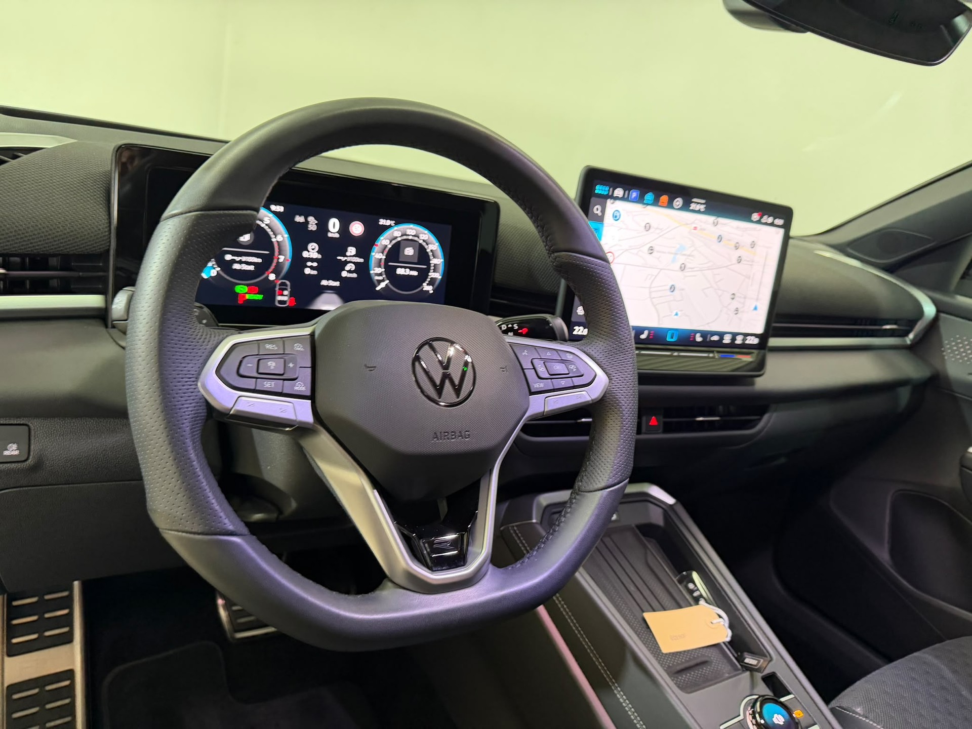 VW T-Roc 1.5 eTSI mHEV R-Line DSG-image-6
