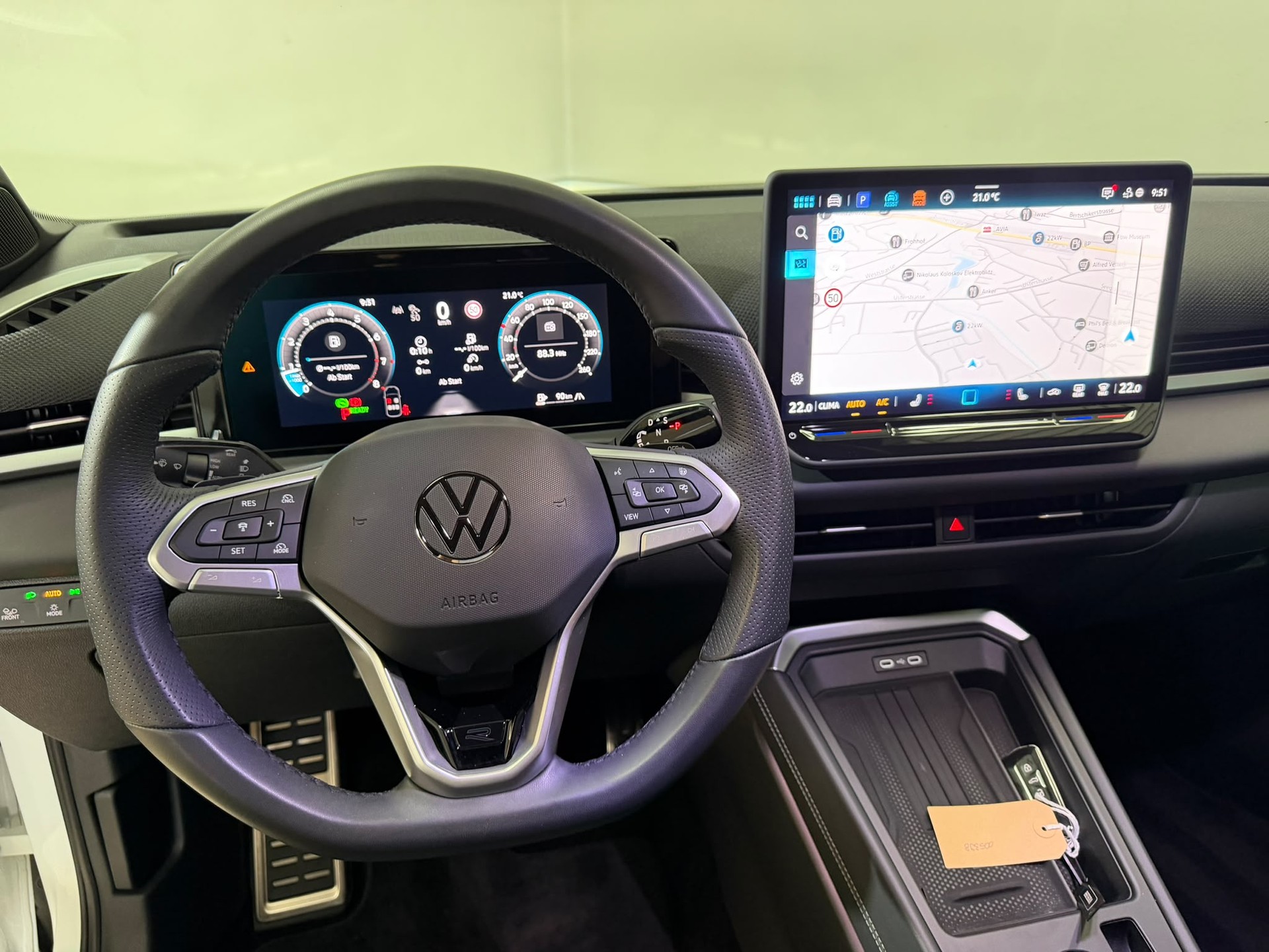 VW T-Roc 1.5 eTSI mHEV R-Line DSG-image-8
