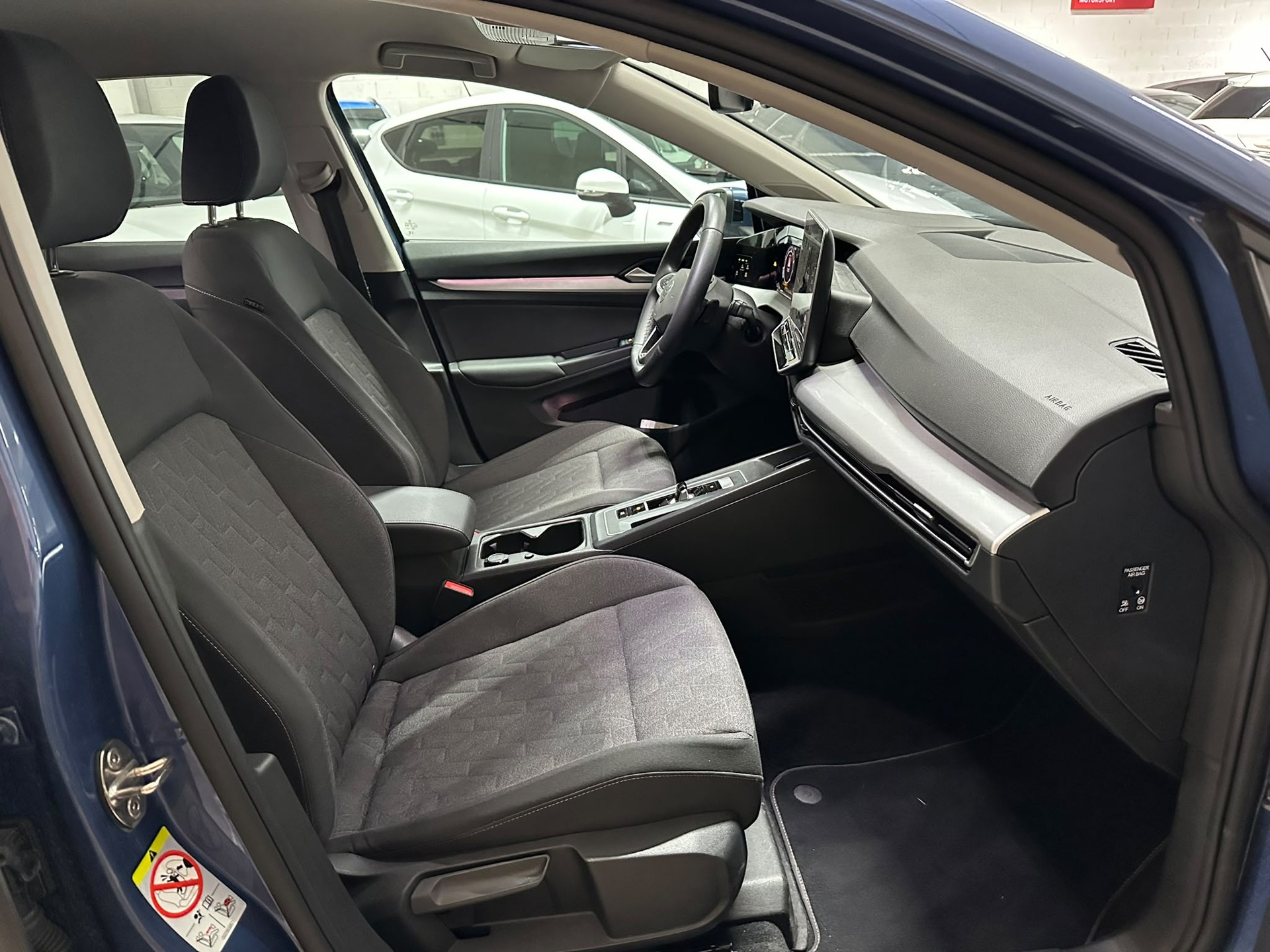VW Golf 1.5 e TSI mHEV Life DSG-image-9