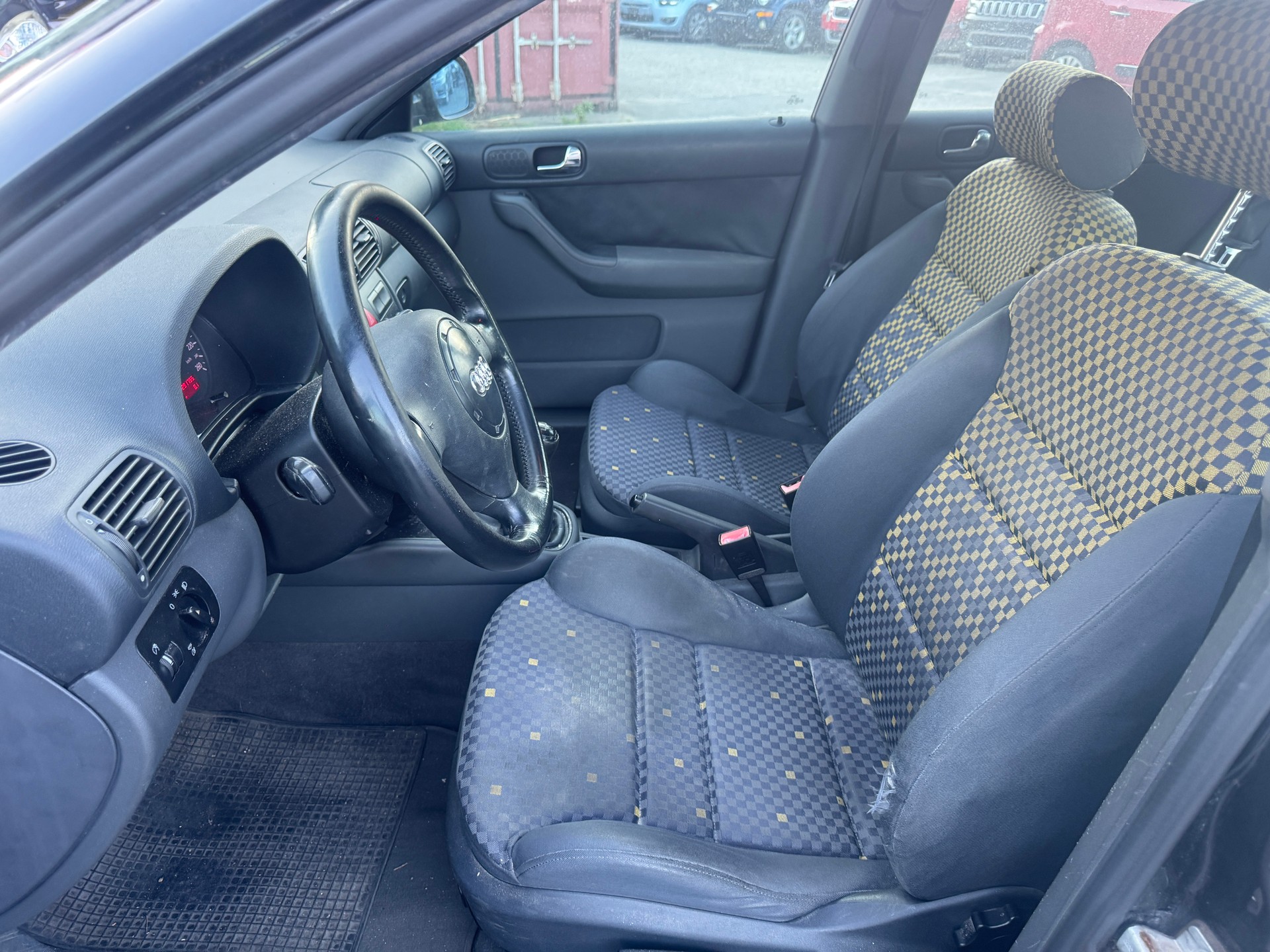 AUDI A3 1.8 T Attraction-image-8