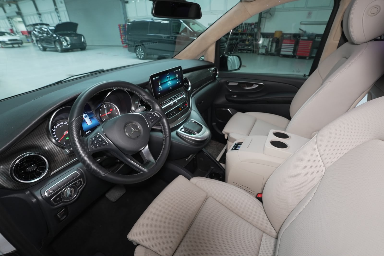 MERCEDES-BENZ MERCEDES-BENZ V 300 d | Exclusive Luxury VIP Umbau | Maybach-Sitze | Sternenhimmel-image-2