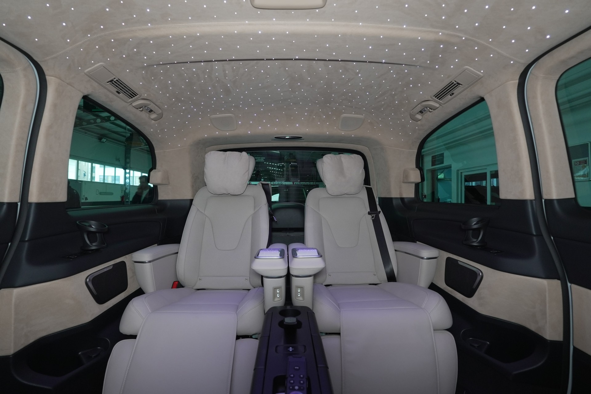 MERCEDES-BENZ MERCEDES-BENZ V 300 d | Exclusive Luxury VIP Umbau | Maybach-Sitze | Sternenhimmel-image-0