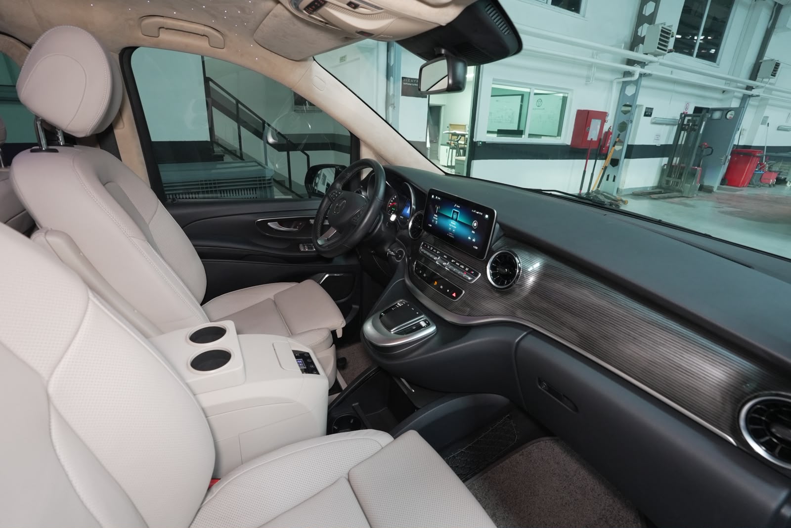 MERCEDES-BENZ MERCEDES-BENZ V 300 d | Exclusive Luxury VIP Umbau | Maybach-Sitze | Sternenhimmel-image-3
