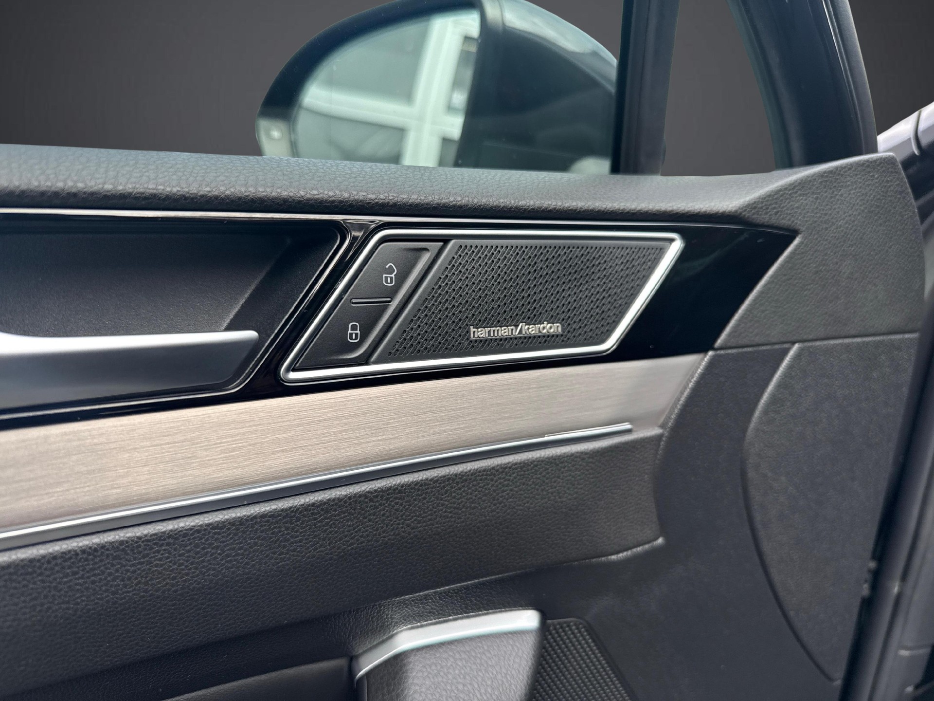 VW Passat Variant 2.0 TSI Elegance DSG 4m-image-8