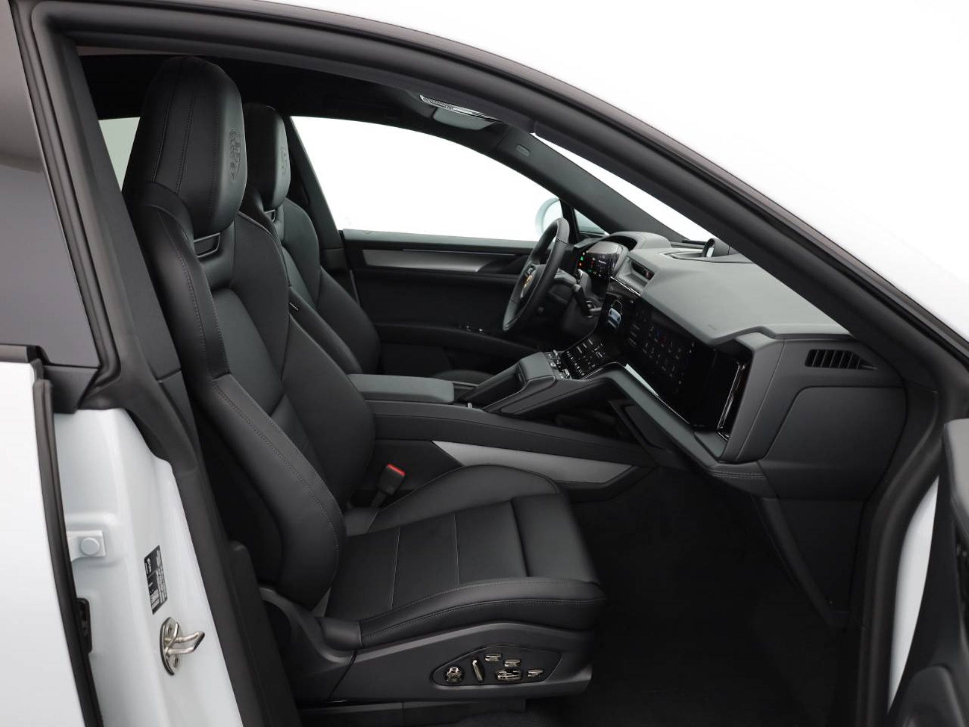 PORSCHE Cayenne S Coupé Electric-image-15
