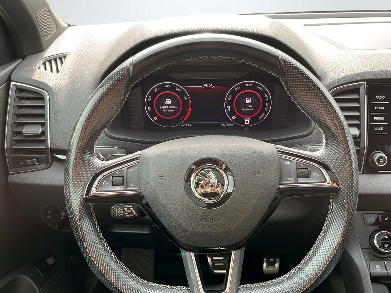SKODA Karoq 2.0 TSI SportLine DSG 4x4-image-11