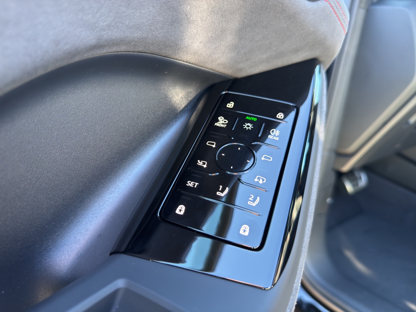 AUDI Q6 e-tron quattro-image-14