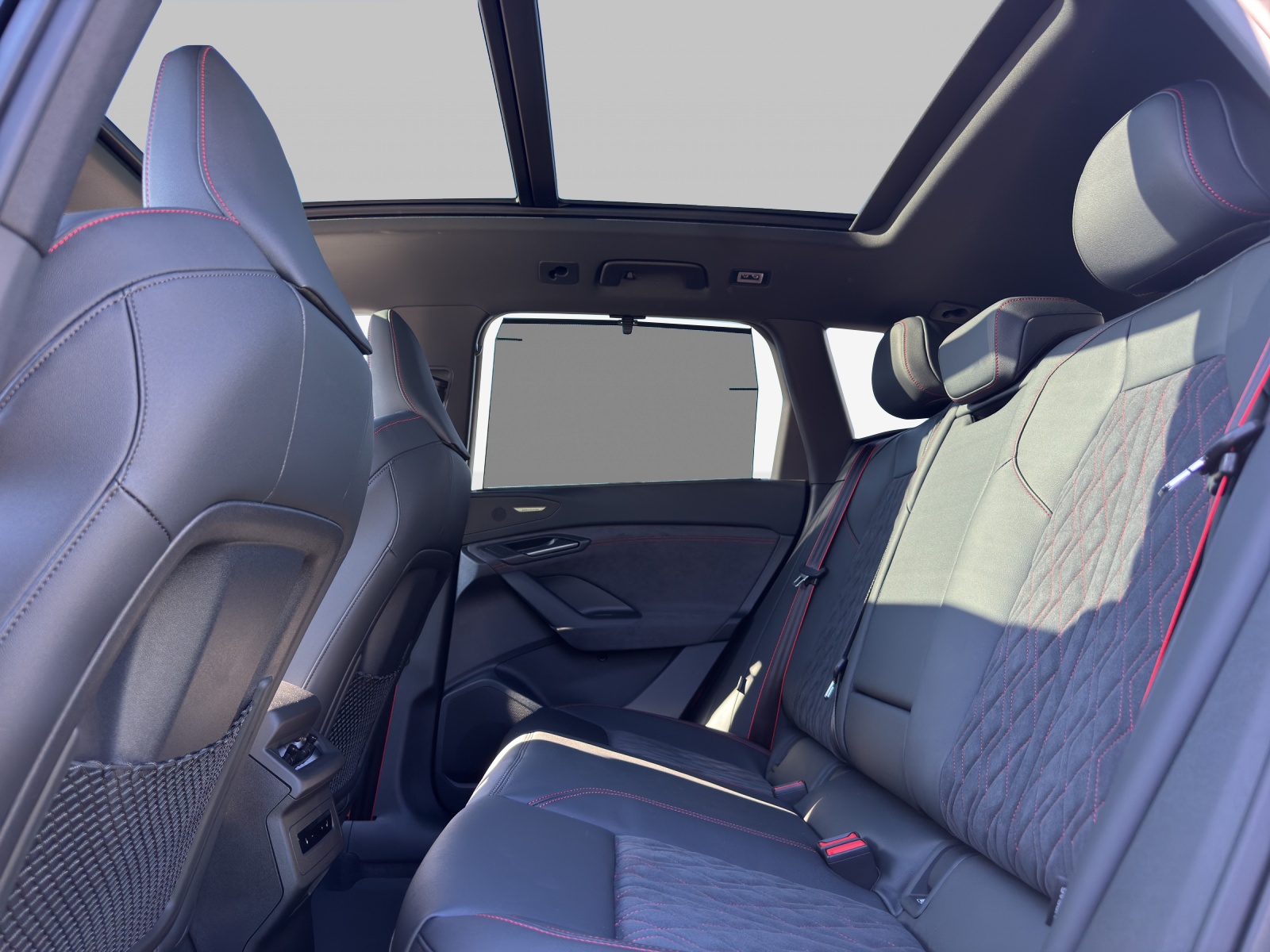 AUDI Q6 e-tron quattro-image-15