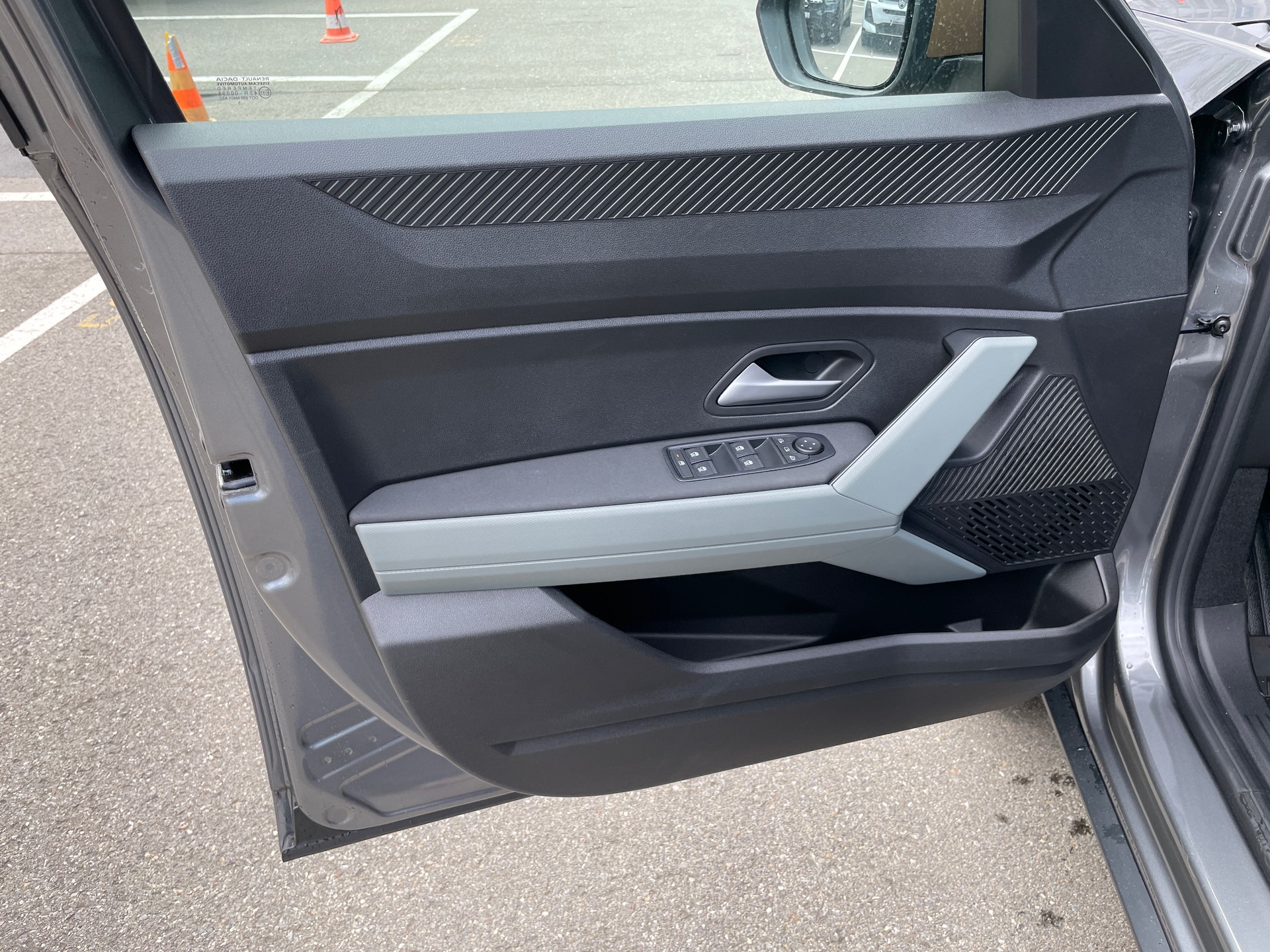 DACIA Bigster TCe 140 48V Extreme-image-13