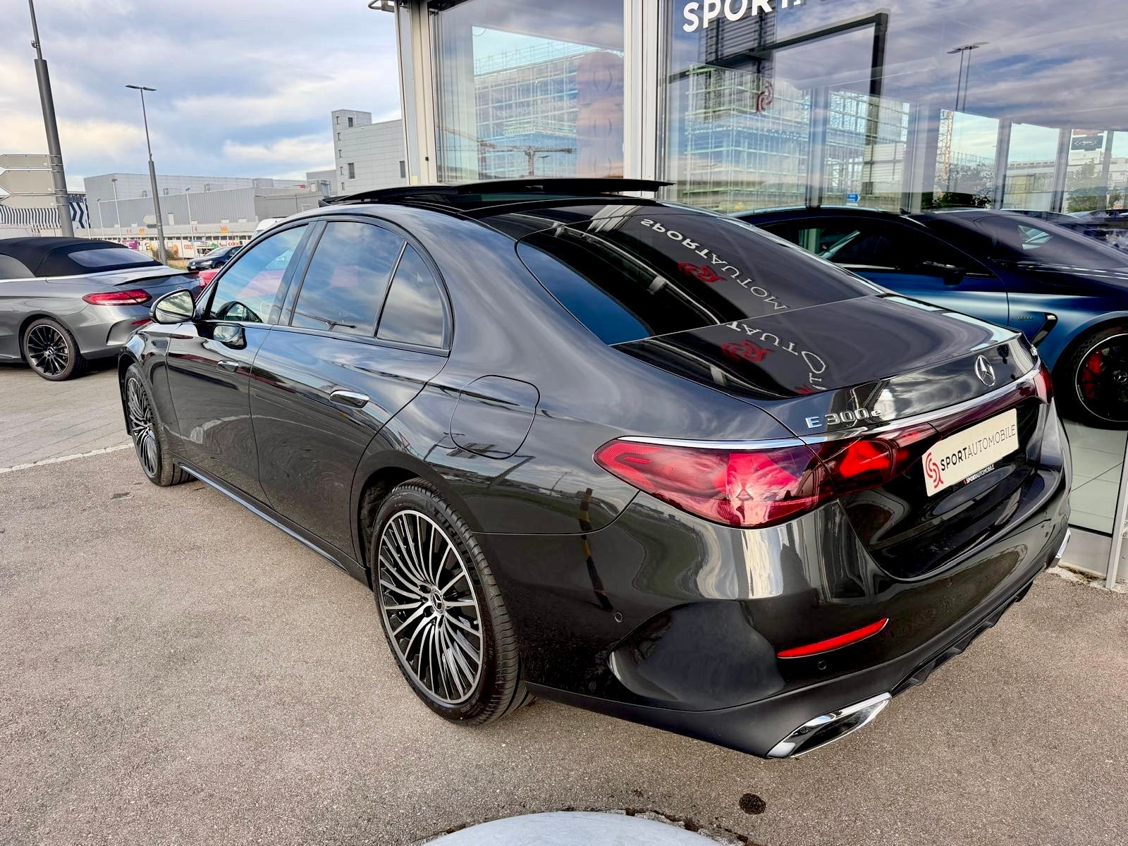 MERCEDES-BENZ E 300 e AMG Line 4Matic EQ Hybrid 9G-Tronic-image-8