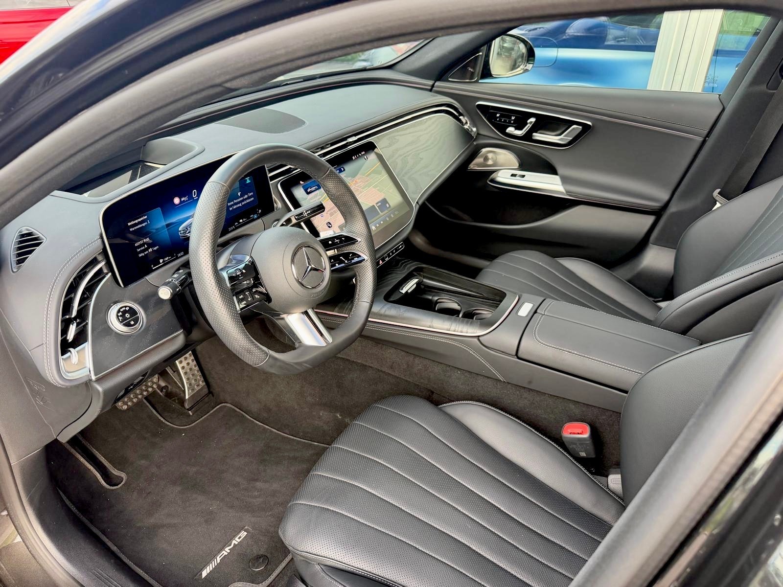 MERCEDES-BENZ E 300 e AMG Line 4Matic EQ Hybrid 9G-Tronic-image-12