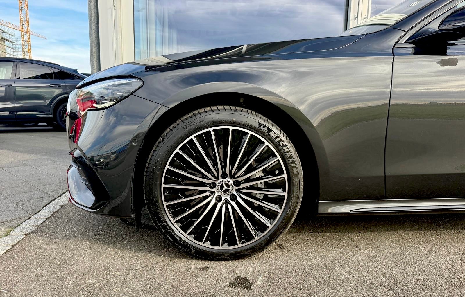 MERCEDES-BENZ E 300 e AMG Line 4Matic EQ Hybrid 9G-Tronic-image-6