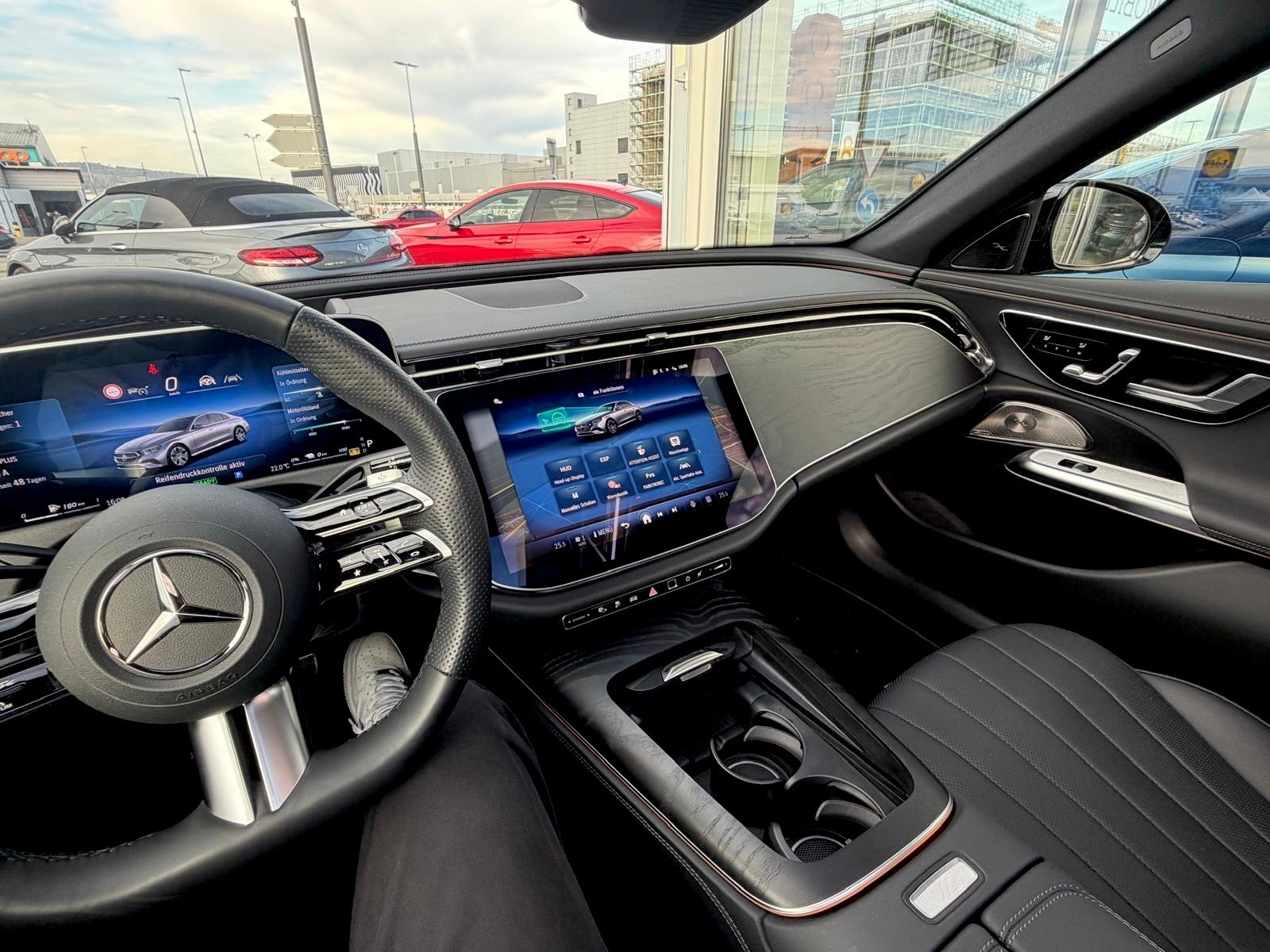 MERCEDES-BENZ E 300 e AMG Line 4Matic EQ Hybrid 9G-Tronic-image-20