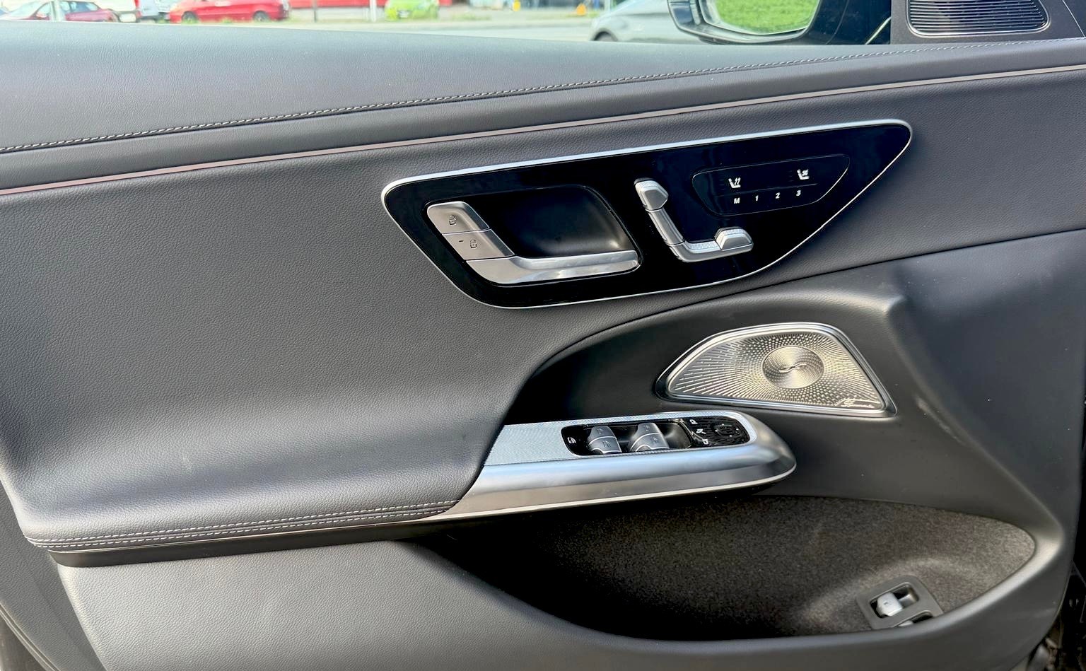 MERCEDES-BENZ E 300 e AMG Line 4Matic EQ Hybrid 9G-Tronic-image-14