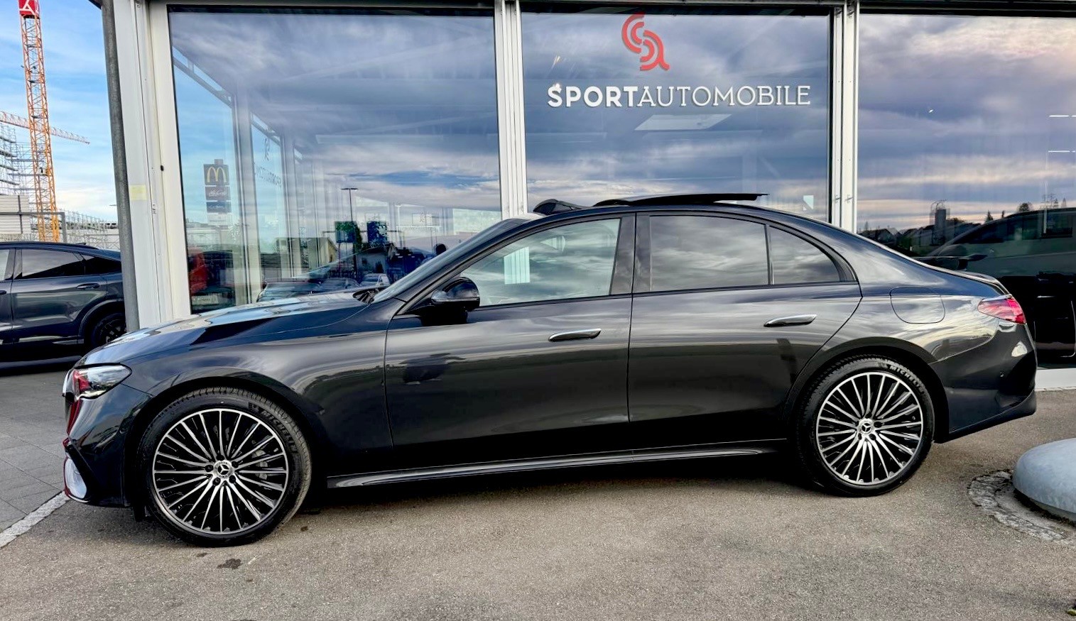 MERCEDES-BENZ E 300 e AMG Line 4Matic EQ Hybrid 9G-Tronic-image-7