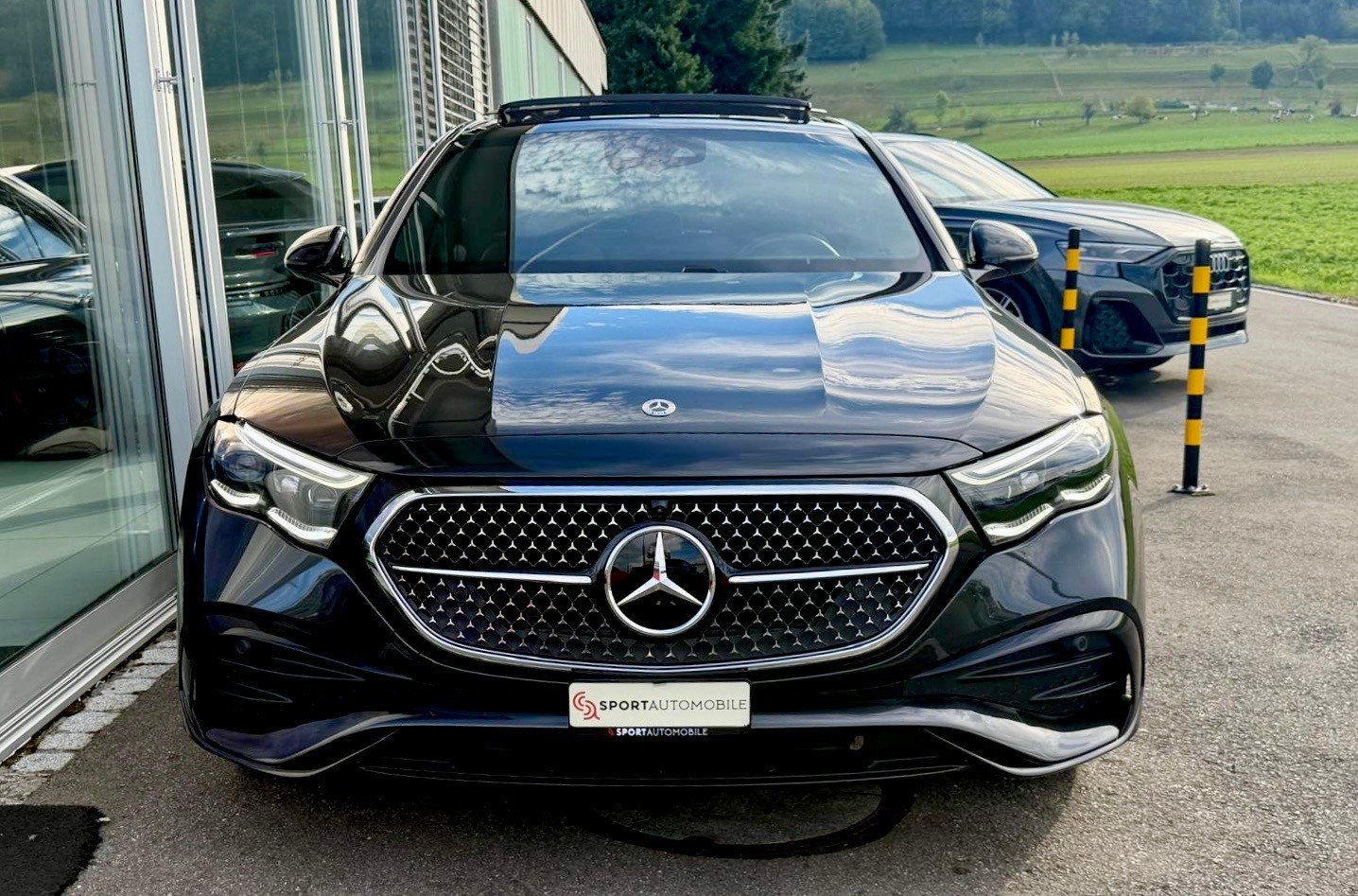 MERCEDES-BENZ E 300 e AMG Line 4Matic EQ Hybrid 9G-Tronic-image-3