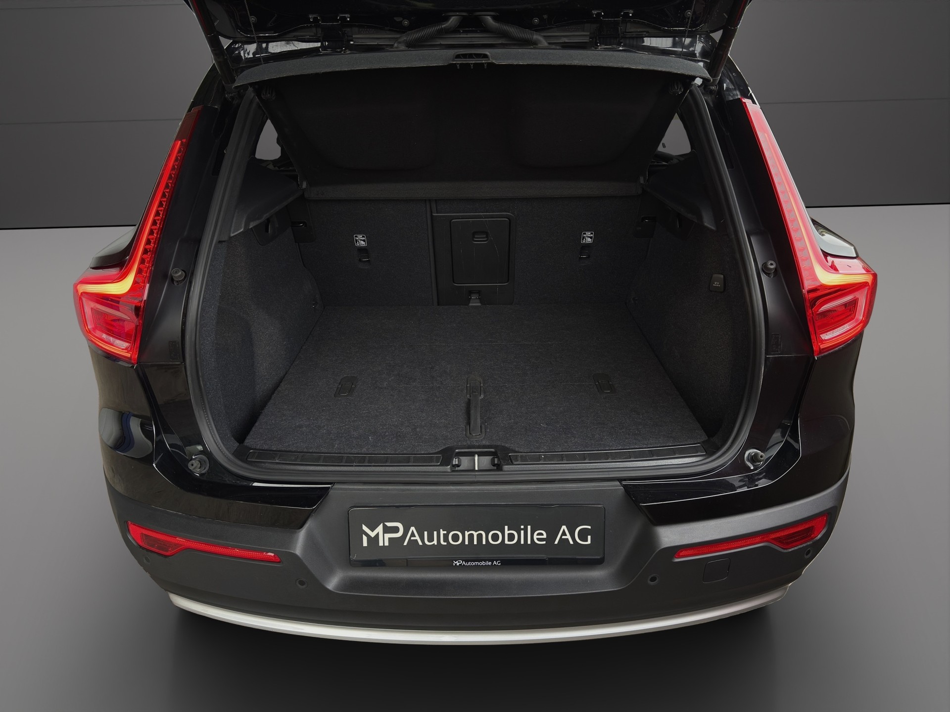 VOLVO XC40 B3 Benzin Mild Hybrid Xcite DCT-image-3