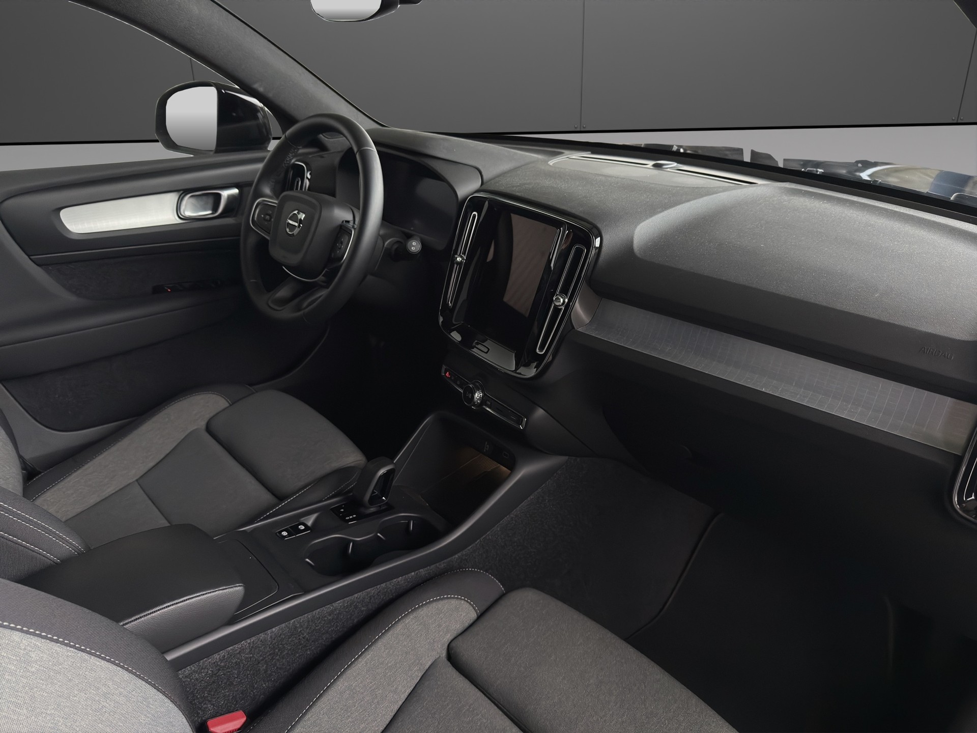 VOLVO XC40 B3 Benzin Mild Hybrid Xcite DCT-image-10