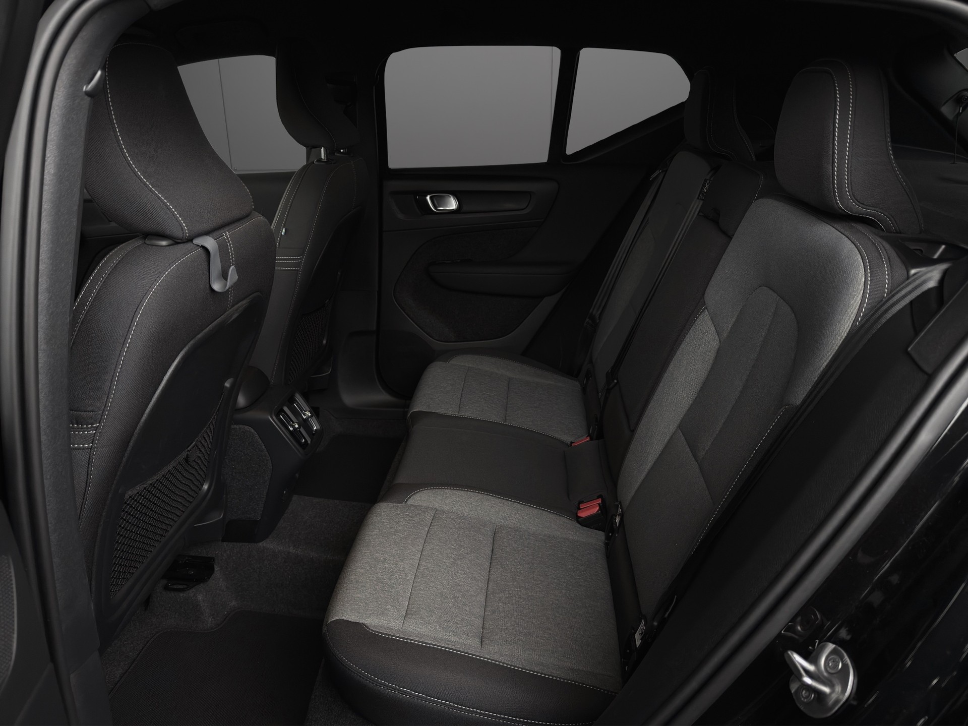 VOLVO XC40 B3 Benzin Mild Hybrid Xcite DCT-image-7