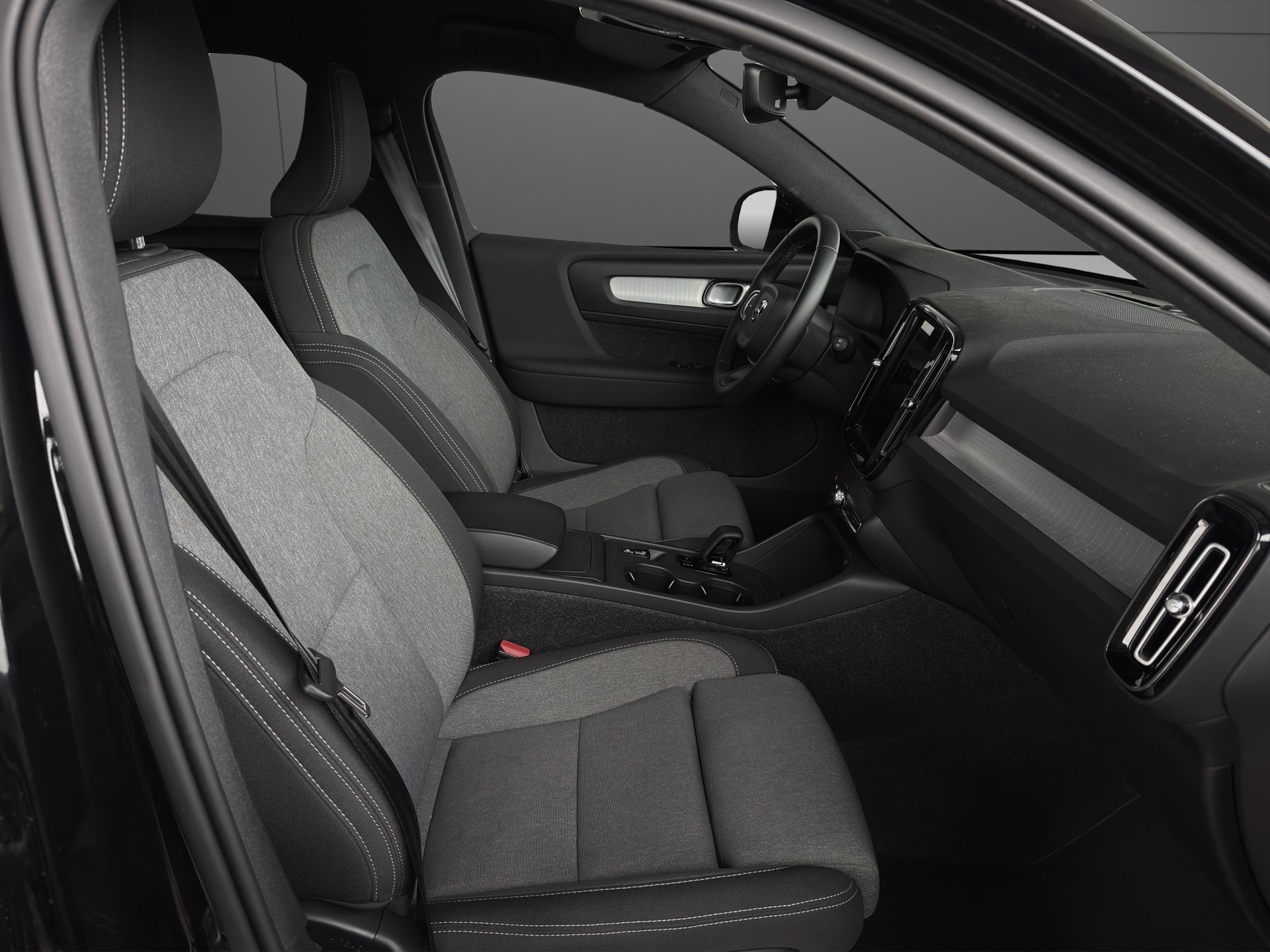 VOLVO XC40 B3 Benzin Mild Hybrid Xcite DCT-image-9